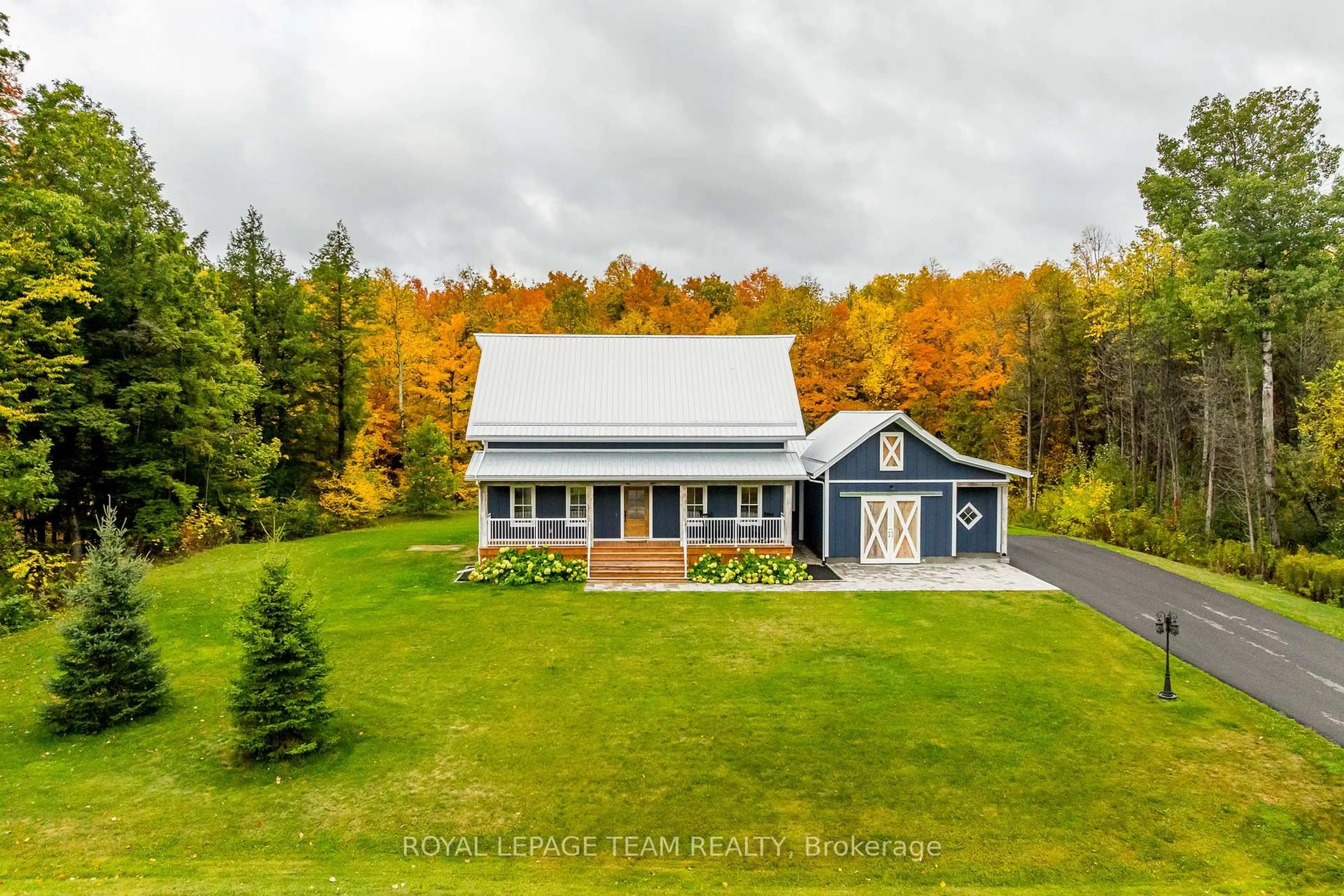 A pic from outside/outdoor area/front of a property/back of a property/a pic from drone, unknown for 102 Brookberry Cres, North Grenville Ontario K0G 1J0