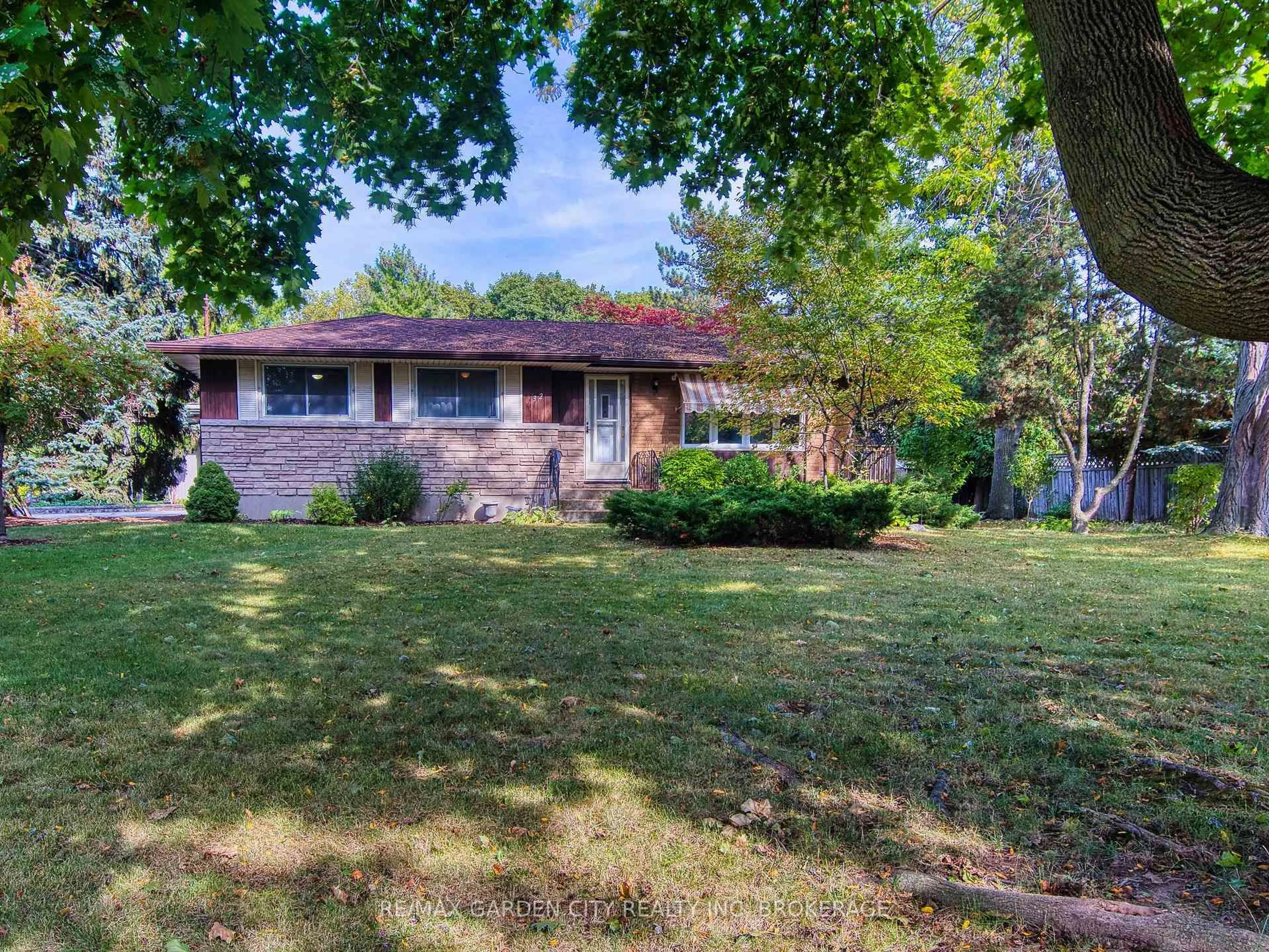 Unknown for 32 Viking Dr, St. Catharines Ontario L2M 2V3