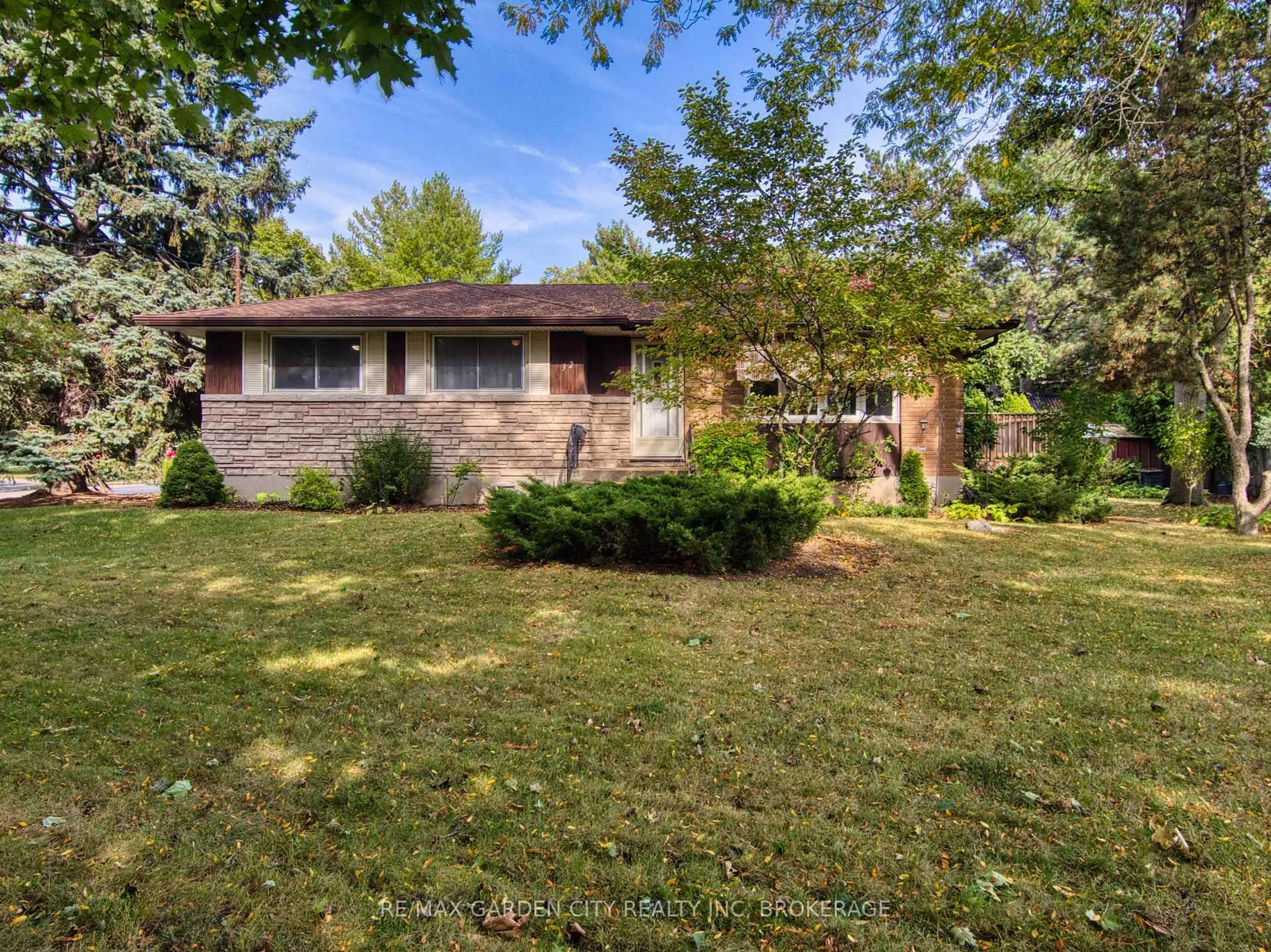 Unknown for 32 Viking Dr, St. Catharines Ontario L2M 2V3
