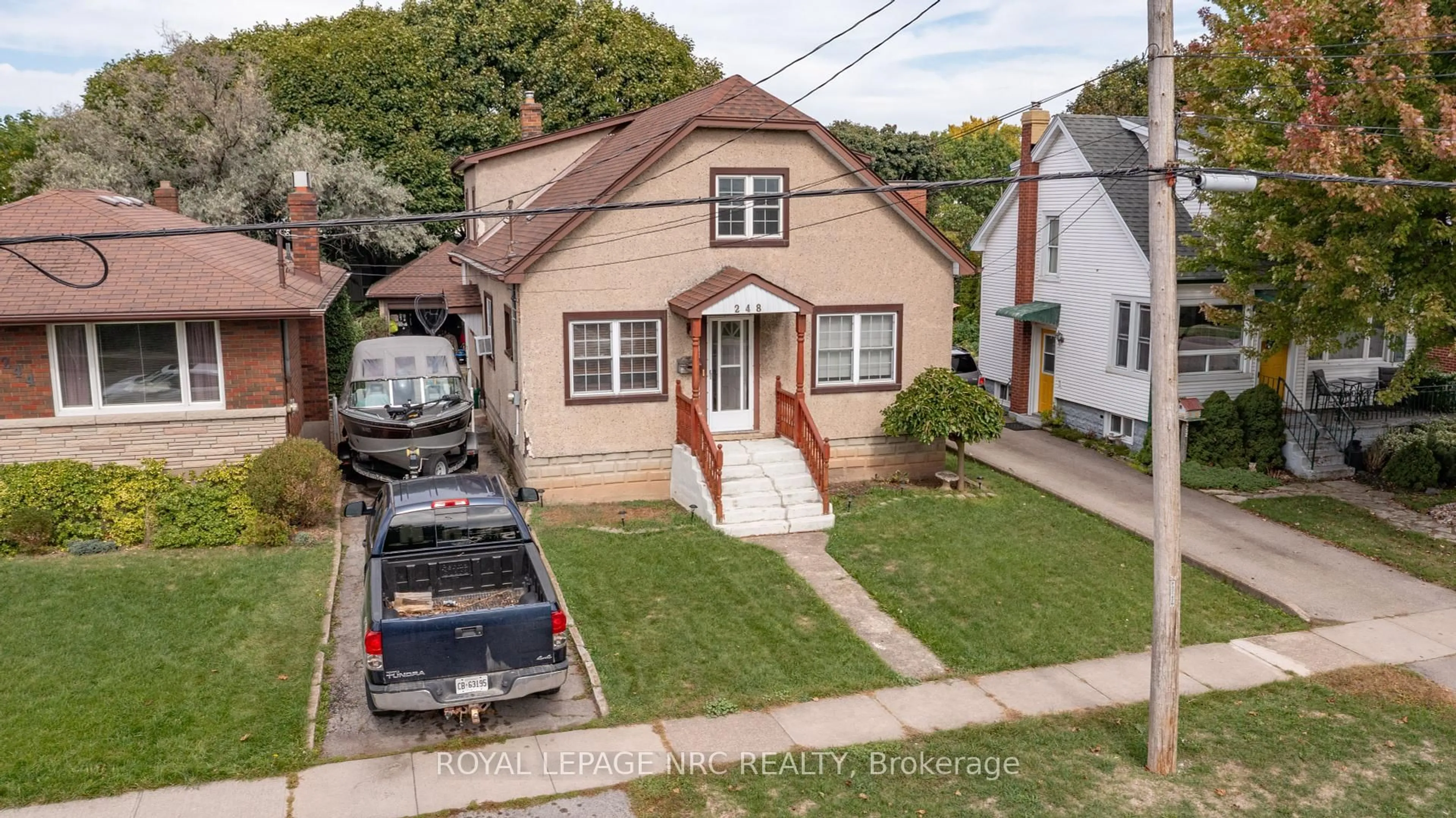 A pic from outside/outdoor area/front of a property/back of a property/a pic from drone, street for 248 Bell St, Port Colborne Ontario L3K 1J4