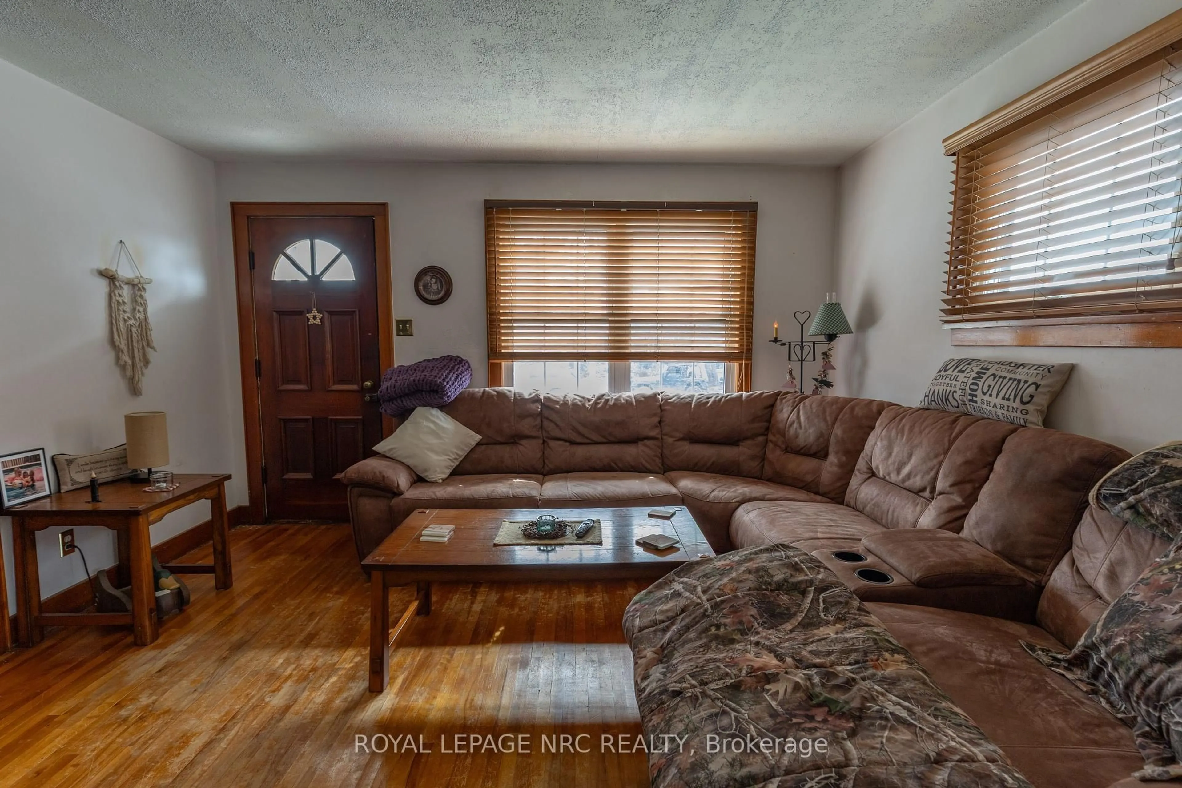 Living room with furniture, wood/laminate floor for 248 Bell St, Port Colborne Ontario L3K 1J4