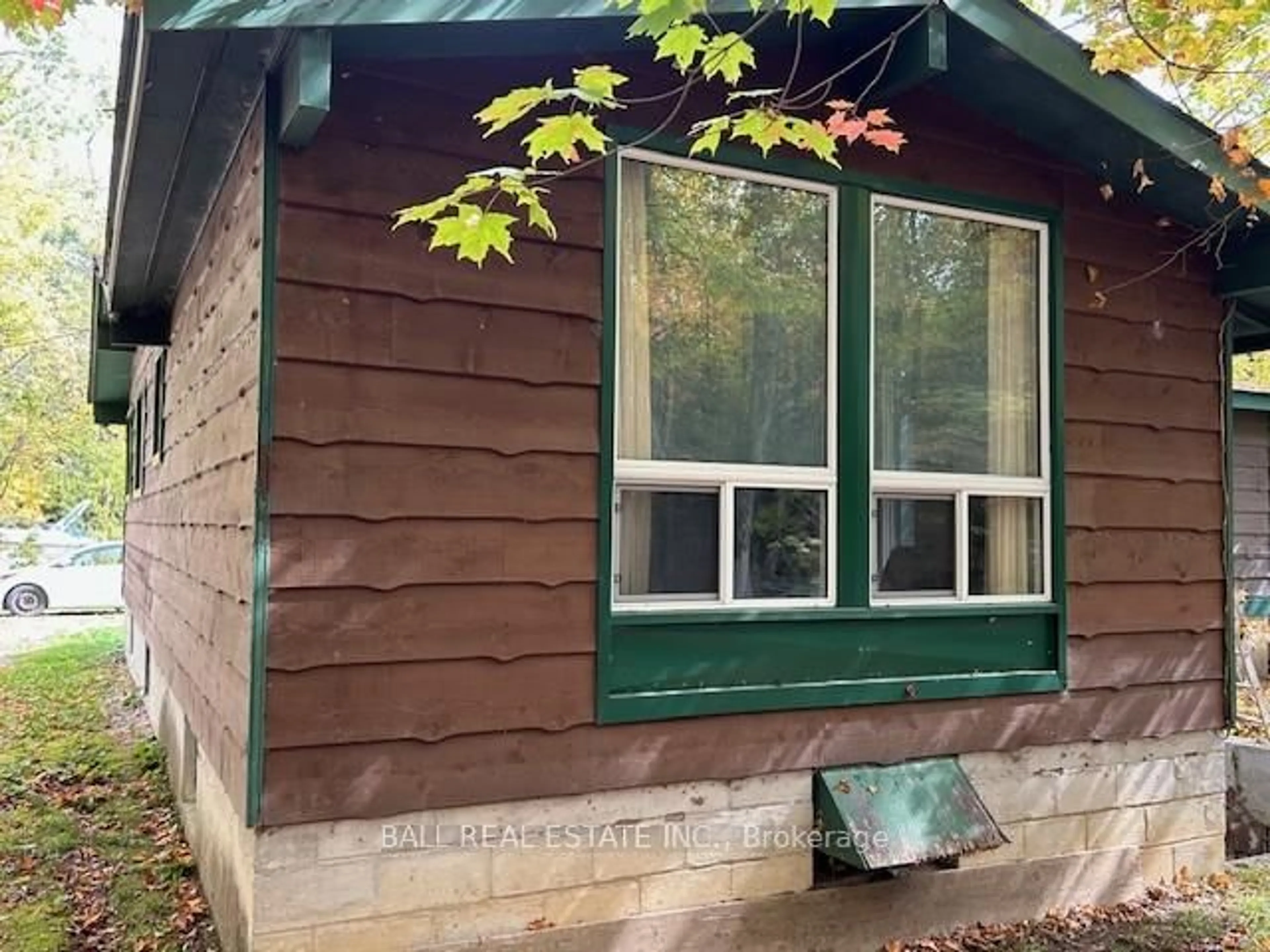 Home with vinyl exterior material, building for 16 Kennedy Crt, Trent Lakes Ontario K0M 1A0