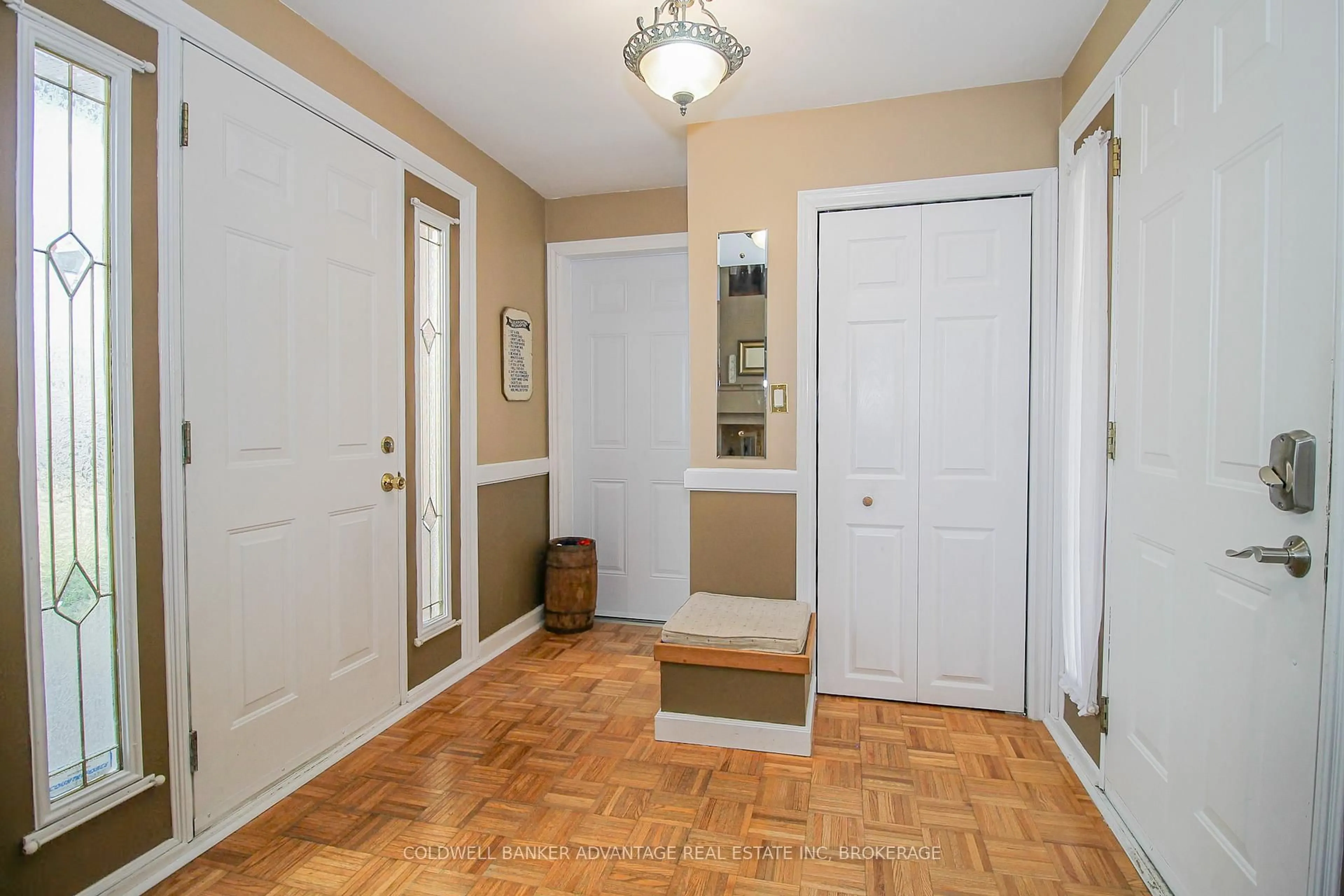 Indoor entryway for 36 Wellbrook Blvd, Welland Ontario L3C 5T4