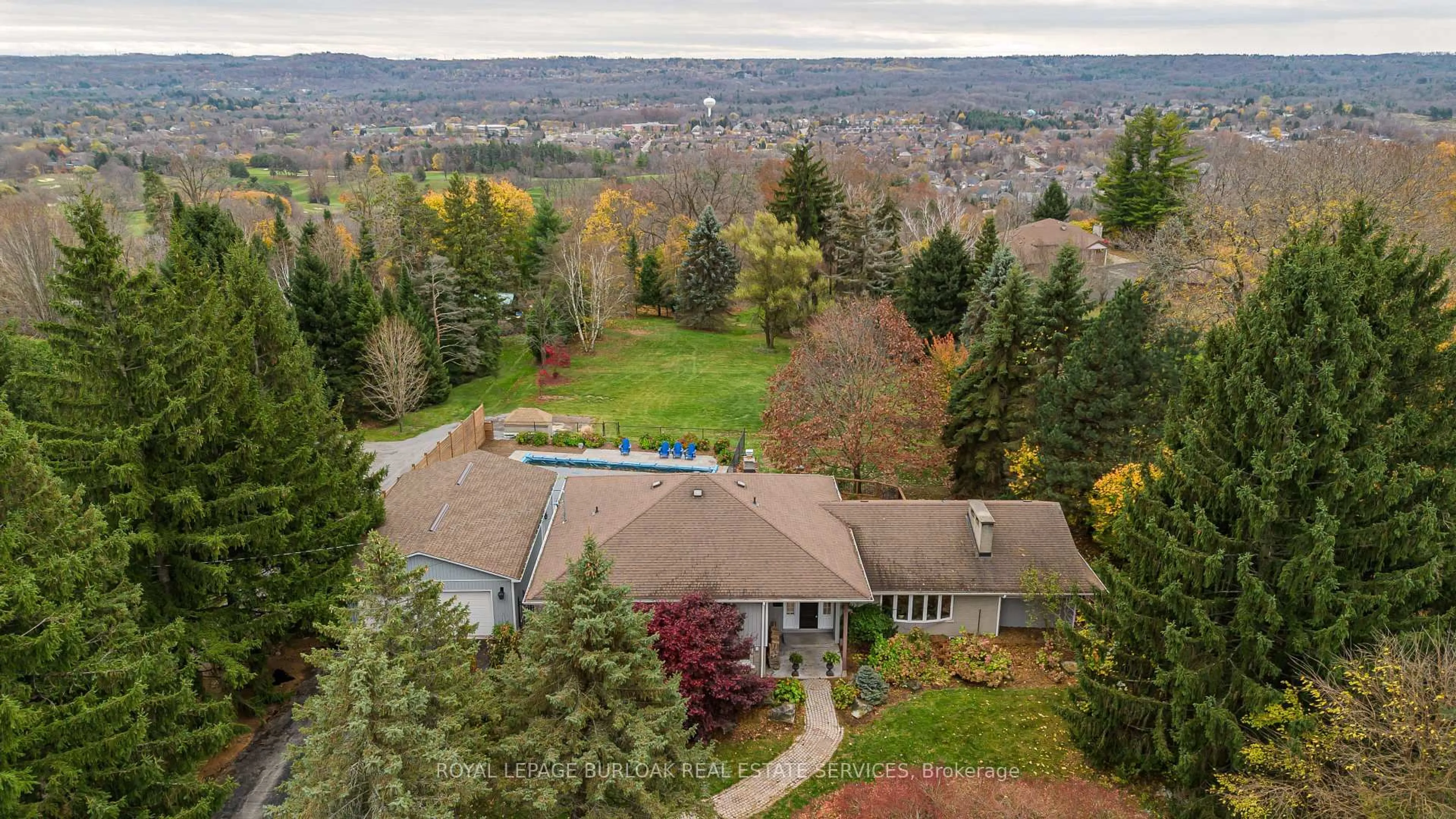 A pic from outside/outdoor area/front of a property/back of a property/a pic from drone, unknown for 112 Hillcrest Ave, Hamilton Ontario L9H 4X3
