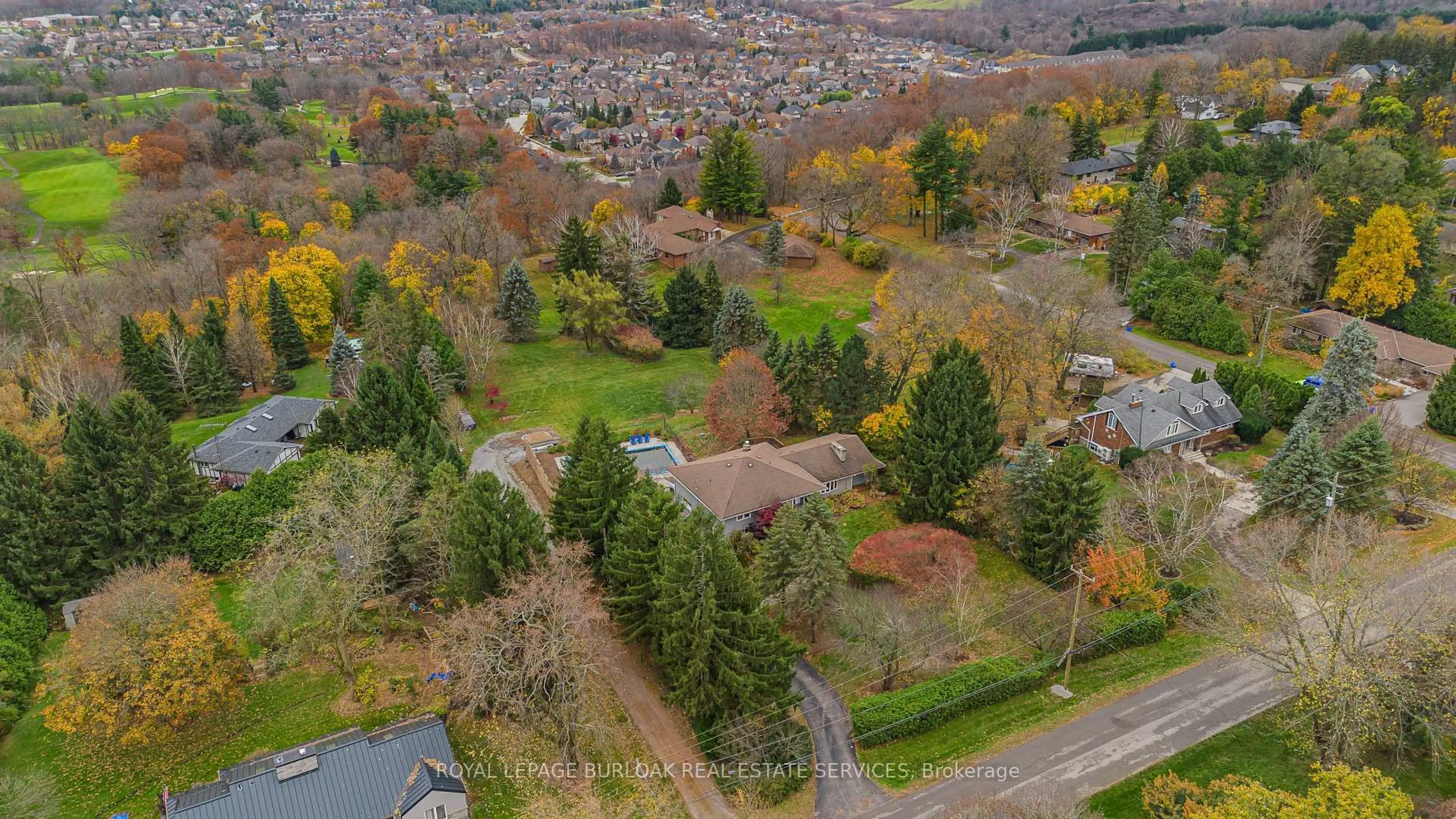 A pic from outside/outdoor area/front of a property/back of a property/a pic from drone, unknown for 112 Hillcrest Ave, Hamilton Ontario L9H 4X3