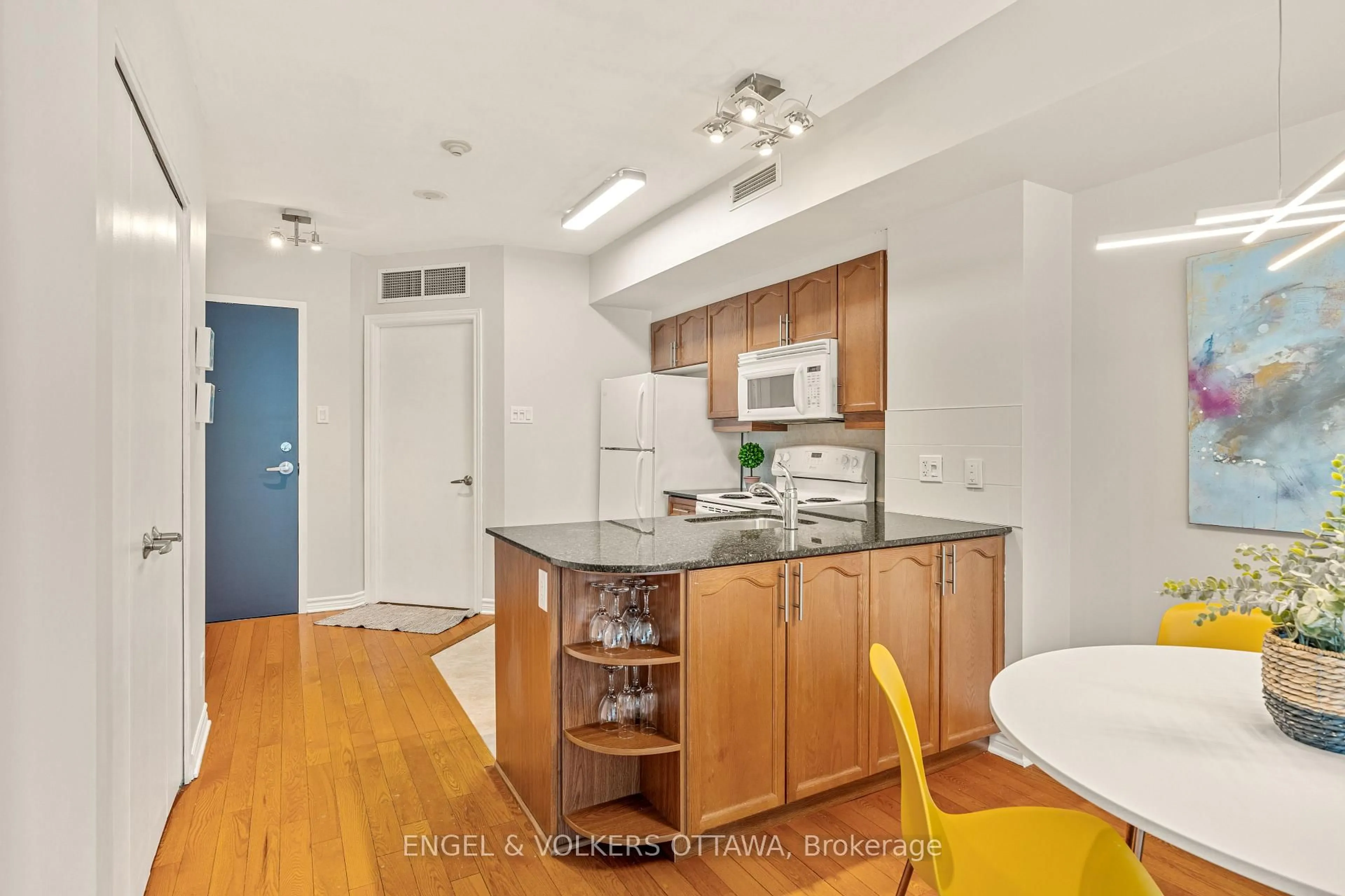 Standard kitchen, unknown for 445 Laurier Ave #1403, Ottawa Ontario K1N 6R4