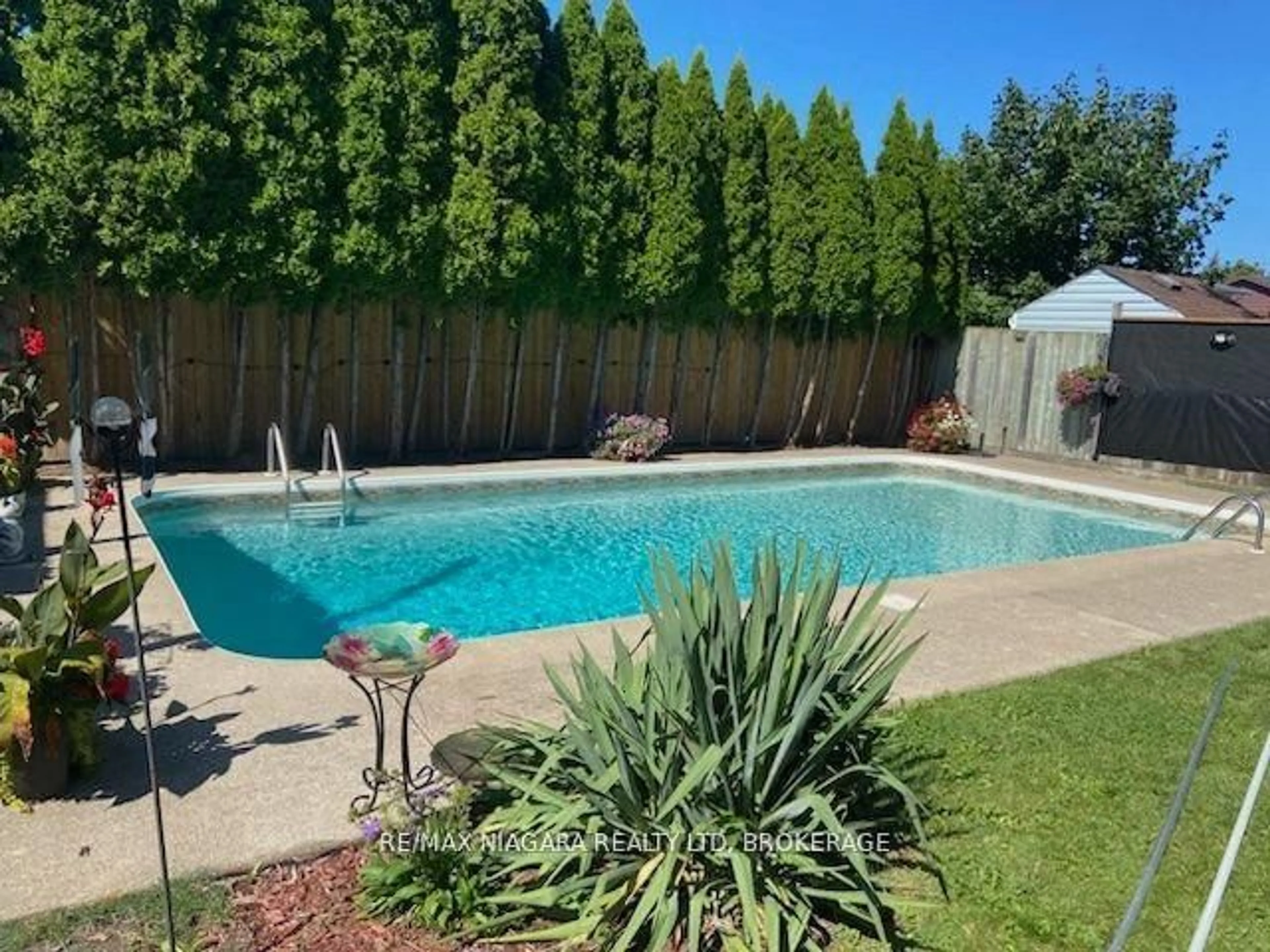 Pool for 23 Huntley Cres, St. Catharines Ontario L2M 6E5