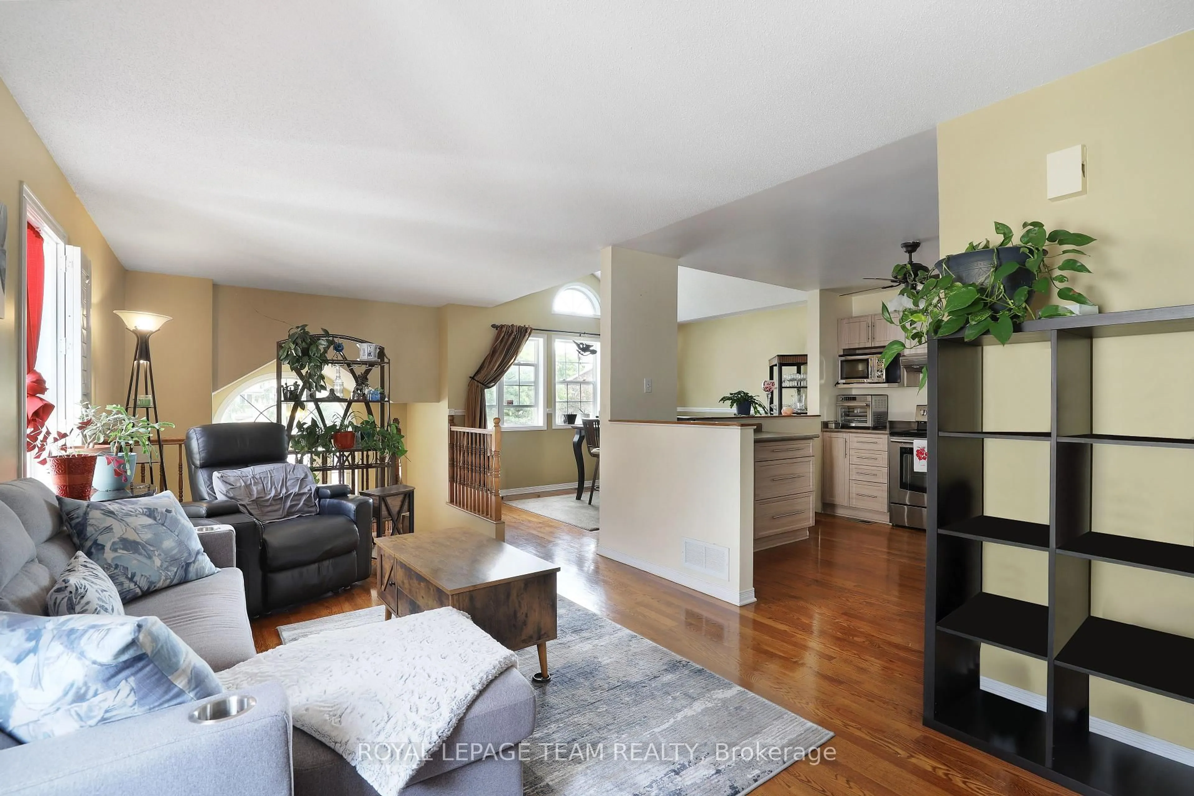 Living room with furniture, unknown for 11 Saffron Crt, Ottawa Ontario K2J 4R7