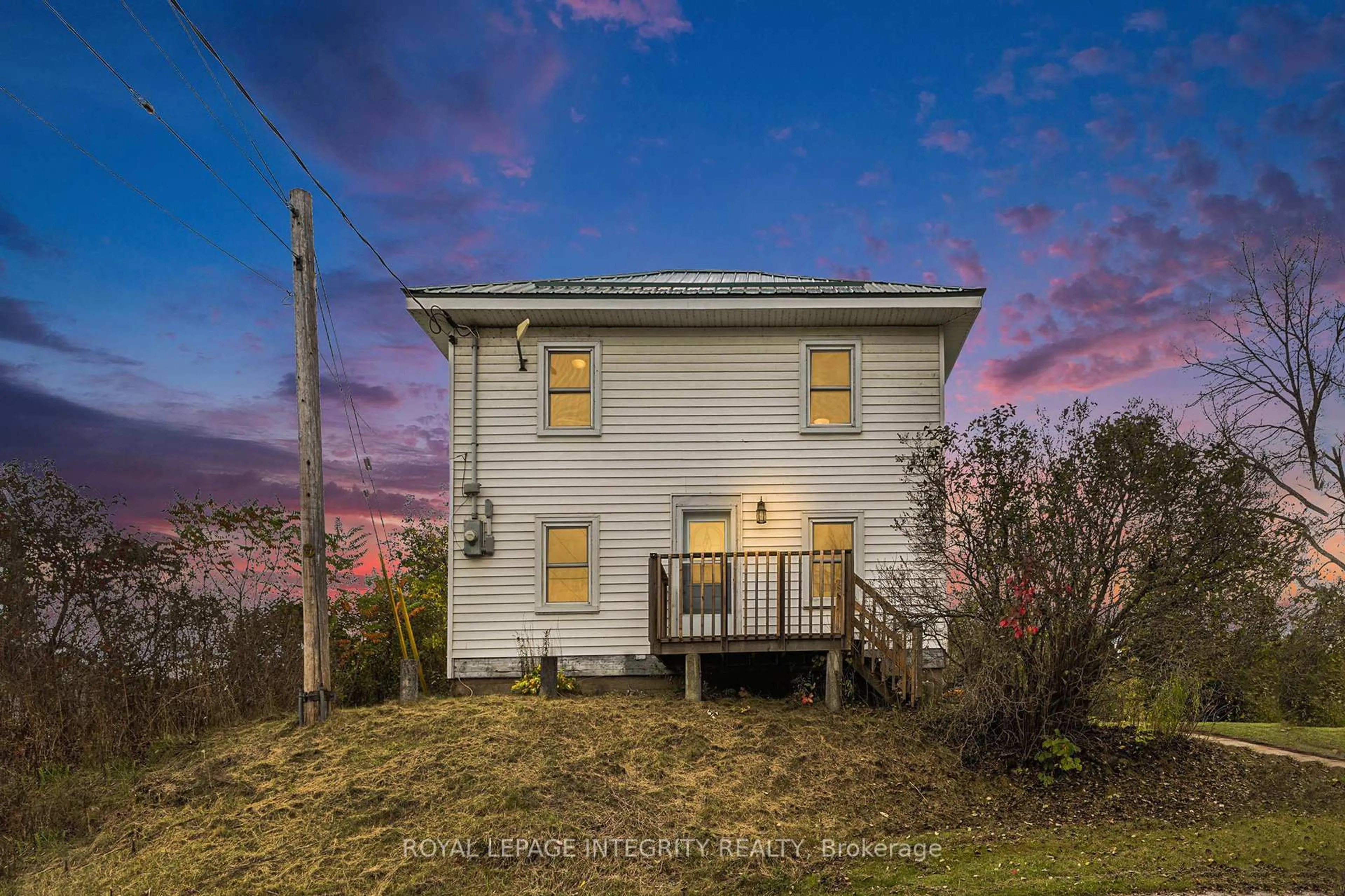 A pic from outside/outdoor area/front of a property/back of a property/a pic from drone, building for 1081 Elm Tree Rd, Arden Ontario K0H 1B0