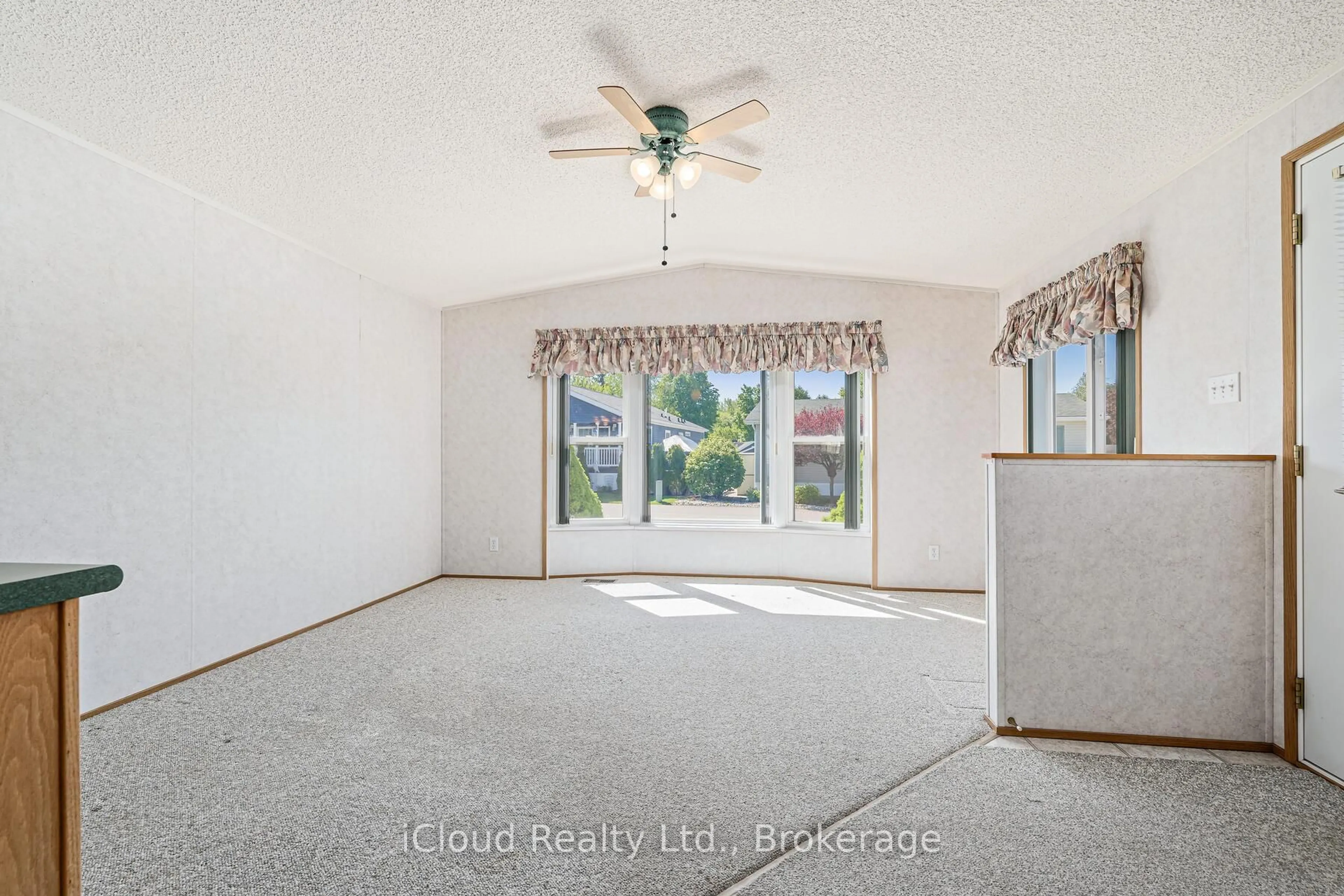 A pic of a room for 2 Trillium Beach Dr, Puslinch Ontario N0B 2J0
