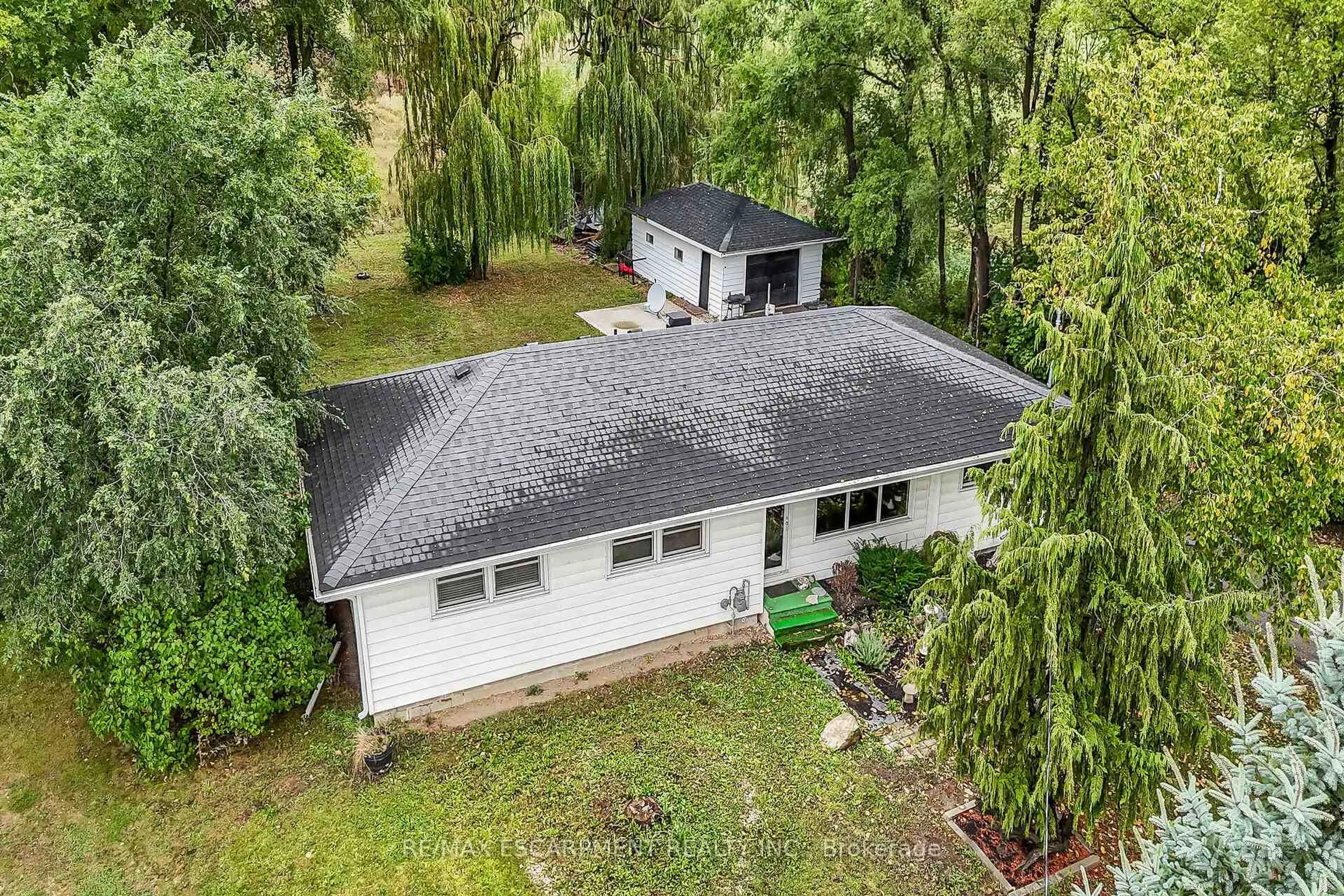 A pic from outside/outdoor area/front of a property/back of a property/a pic from drone, unknown for 4539 Highway 6, Haldimand Ontario N0A 1H0
