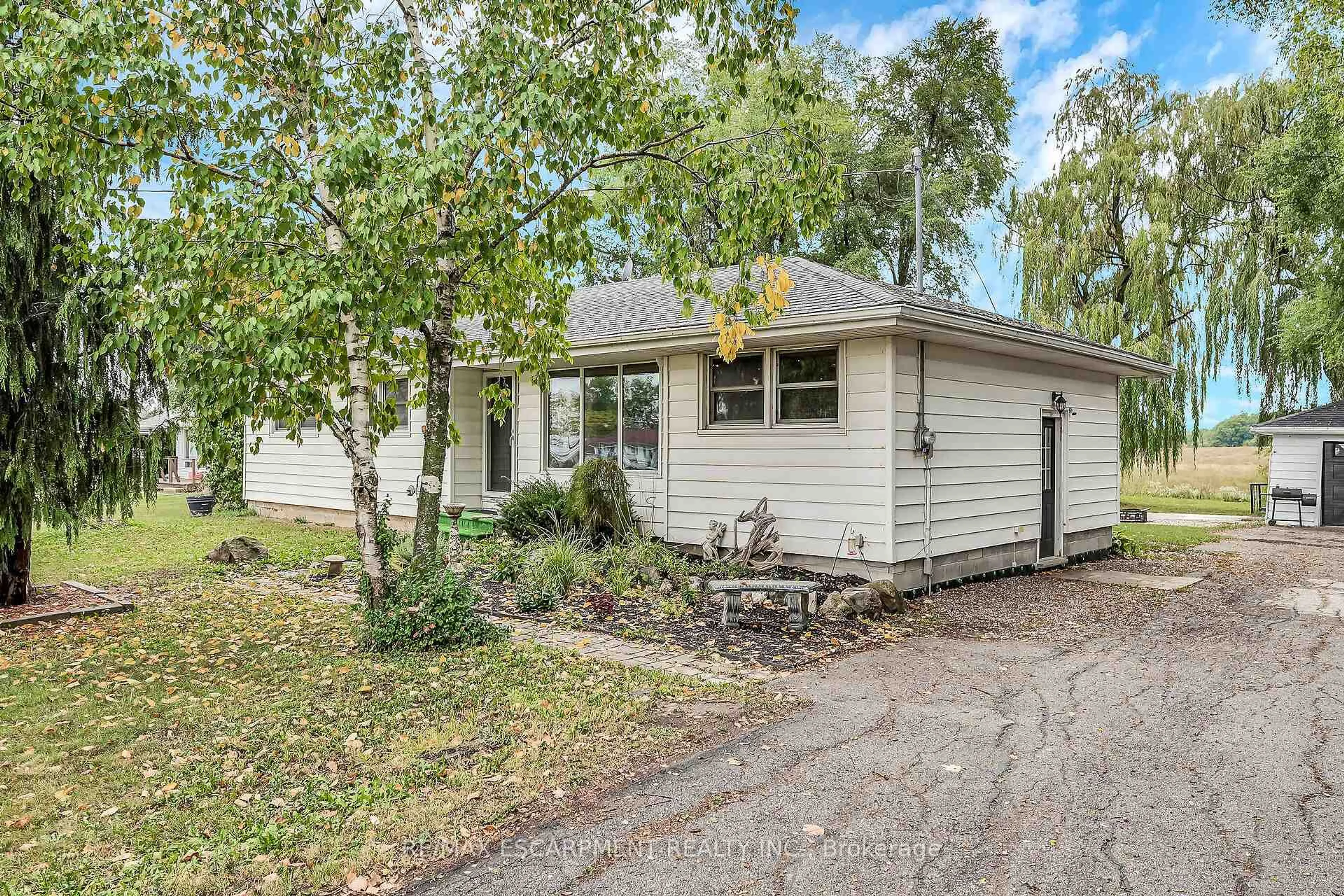 Home with vinyl exterior material, street for 4539 Highway 6, Haldimand Ontario N0A 1H0