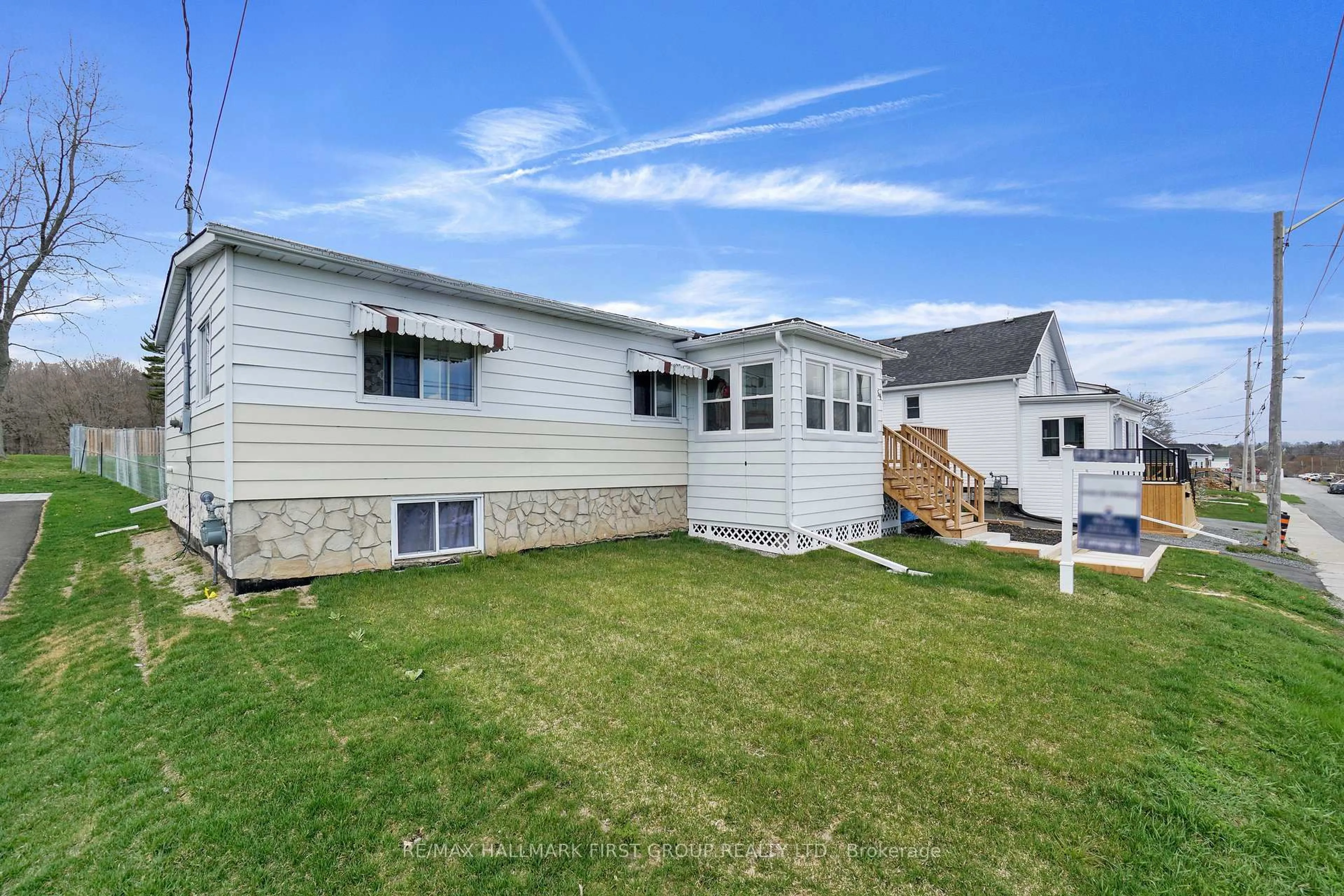 Home with vinyl exterior material, unknown for 64 Alexander St, Port Hope Ontario L1A 1B3