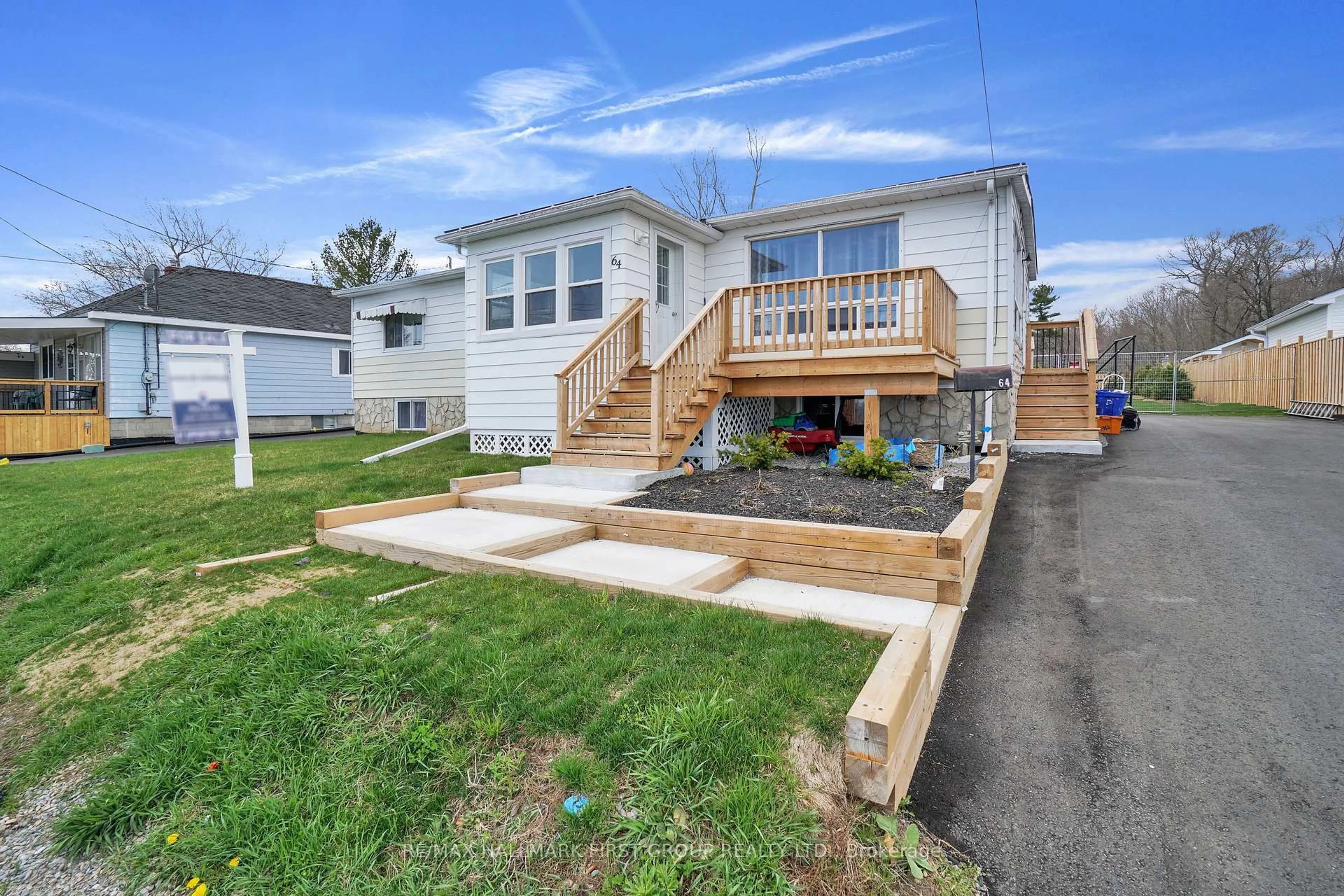 Patio, street for 64 Alexander St, Port Hope Ontario L1A 1B3