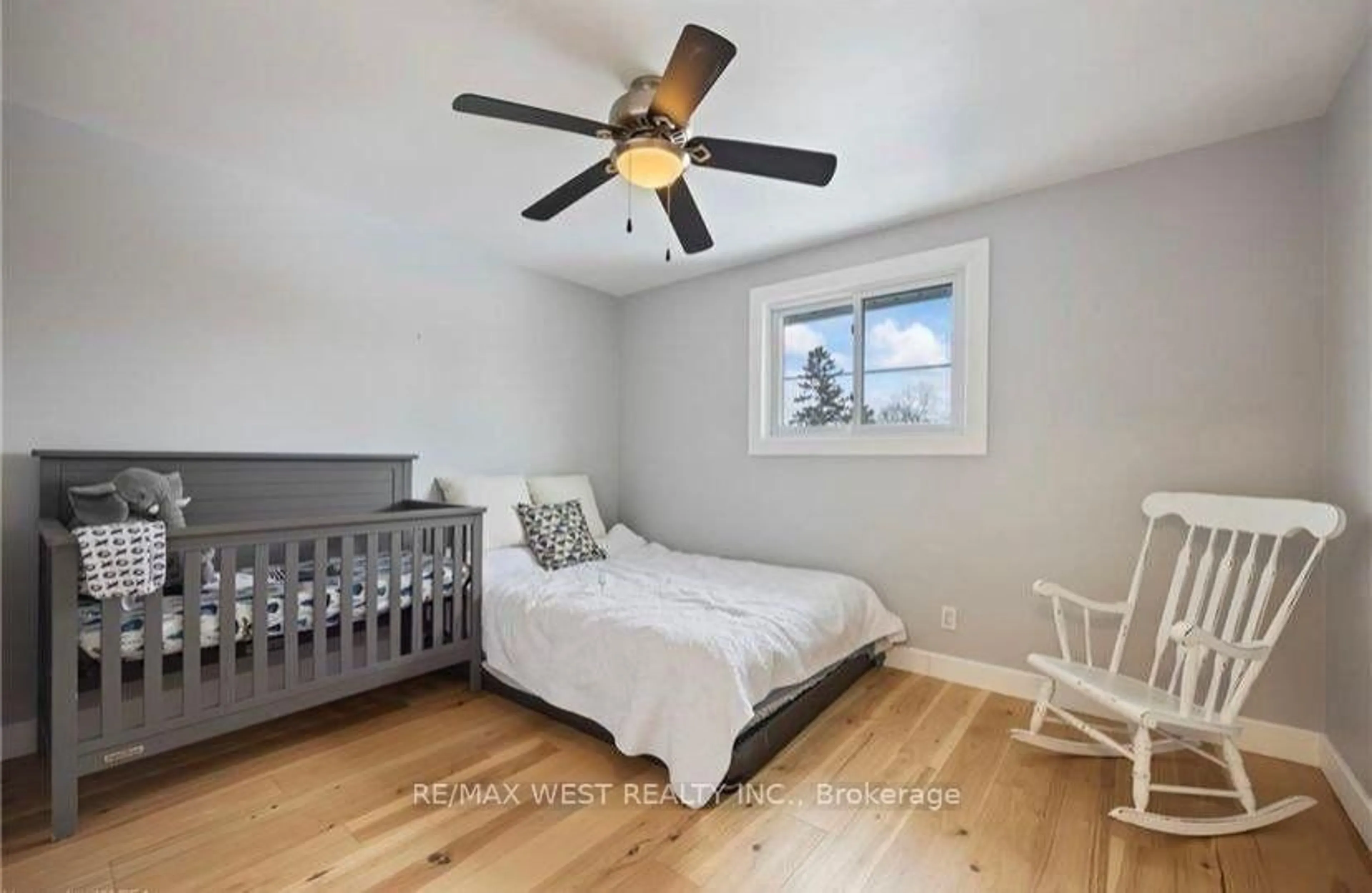 Bedroom with bed, wood/laminate floor for 653 Fleet St, Kingston Ontario K7M 5A4