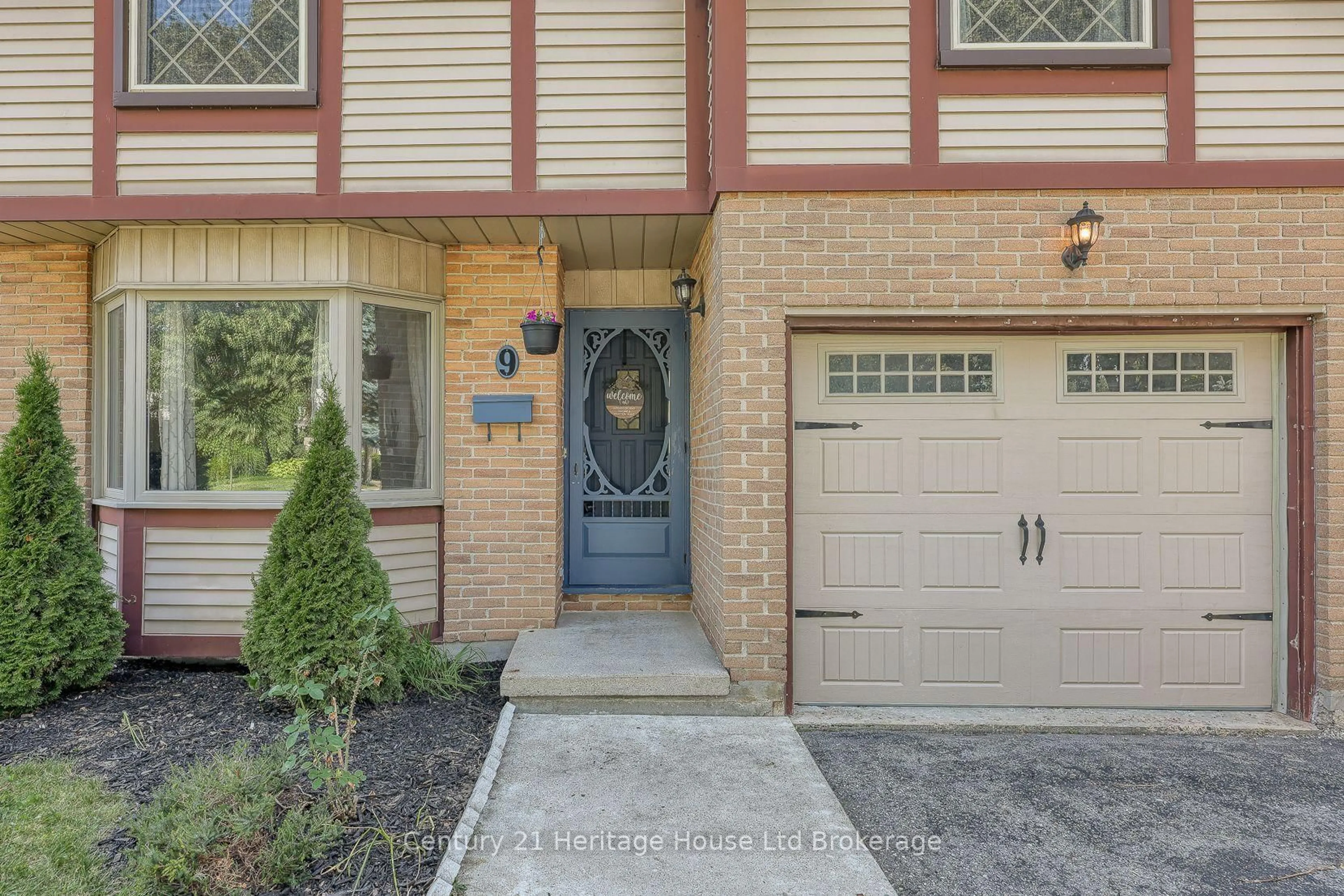 Unknown for 9 Edmunds Cres, London South Ontario N5Z 4J1