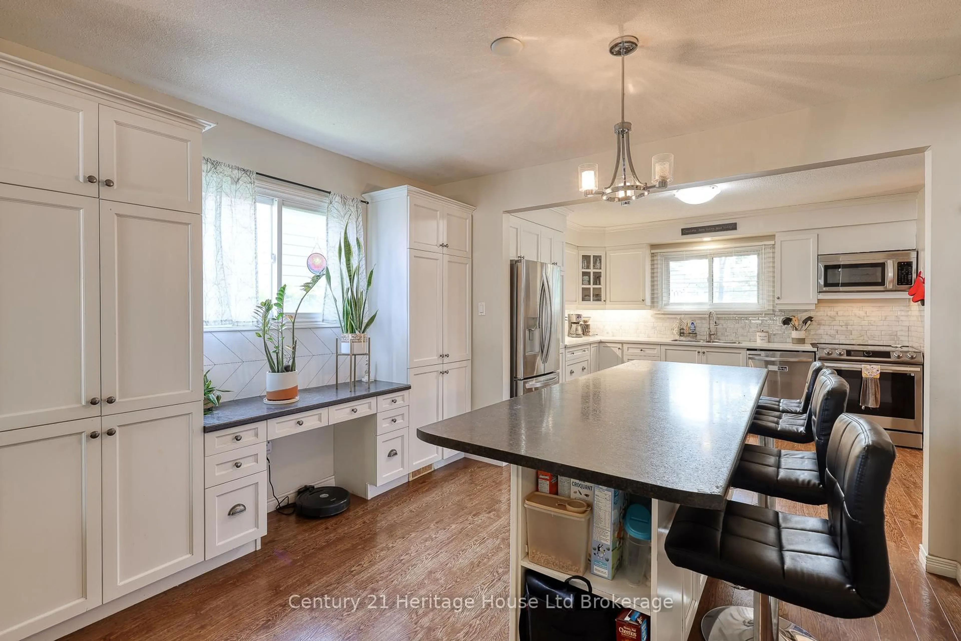 Open concept kitchen, unknown for 9 Edmunds Cres, London South Ontario N5Z 4J1