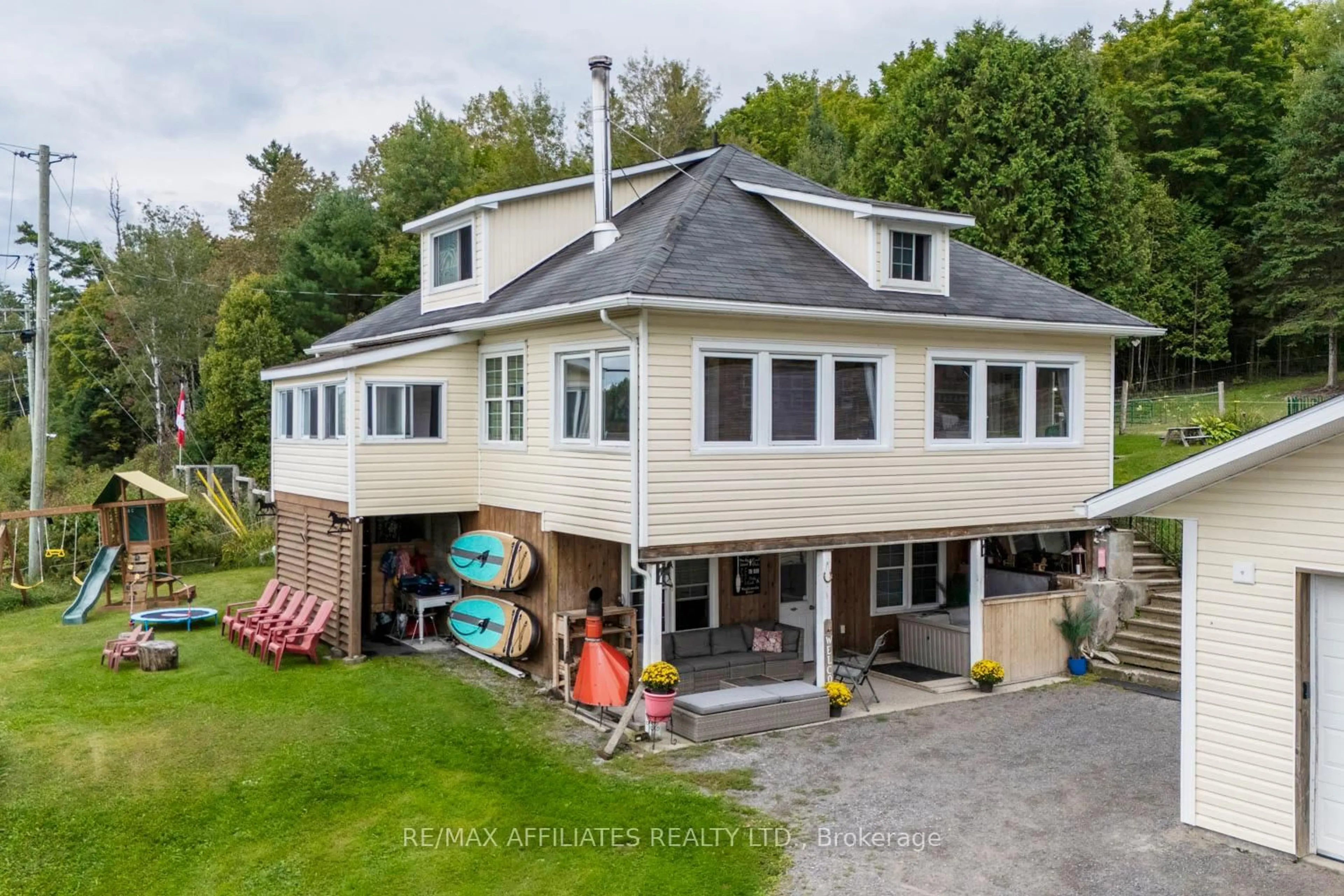 A pic from outside/outdoor area/front of a property/back of a property/a pic from drone, unknown for 5601 Centennial Lake Rd, Griffith Ontario K0J 2R0
