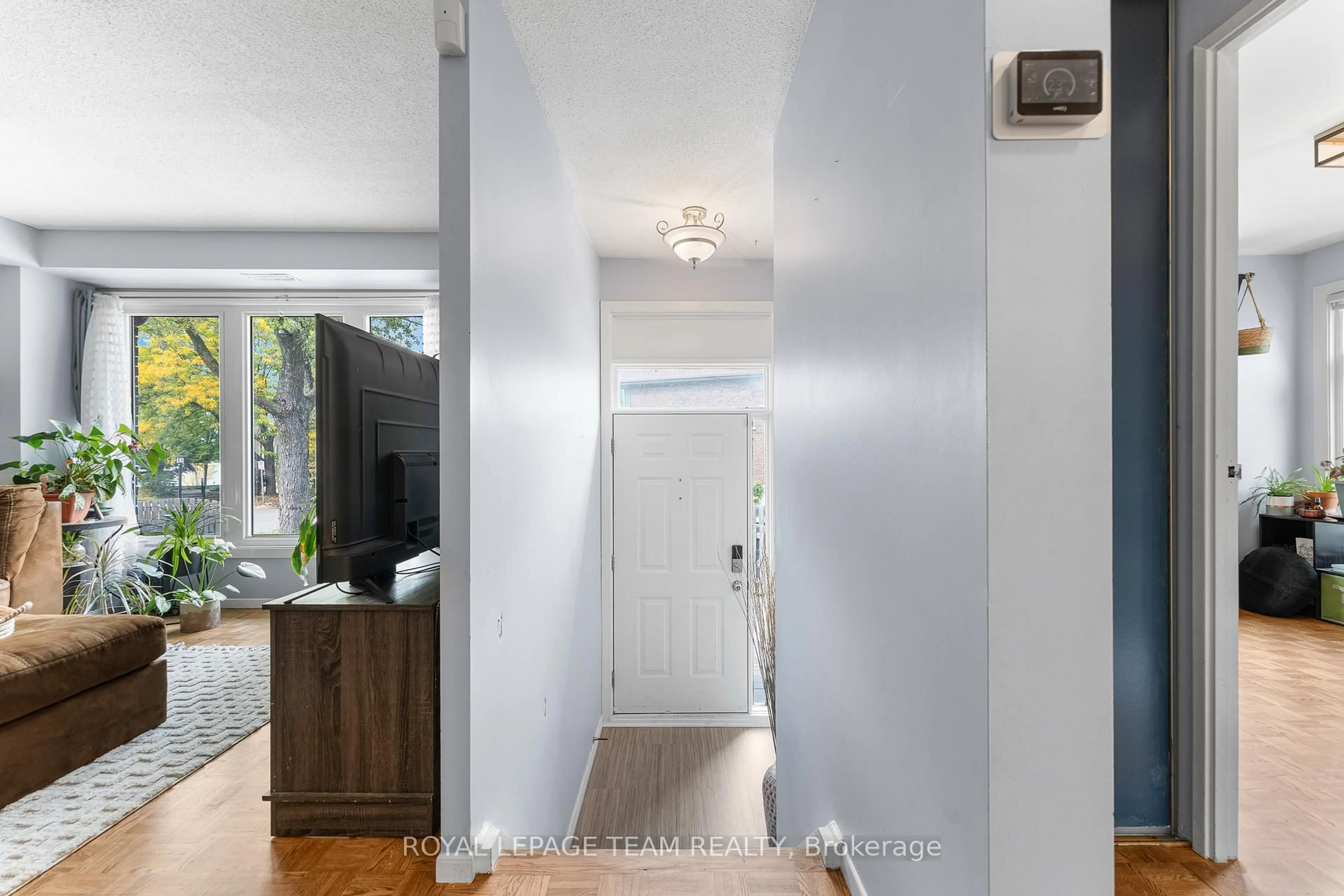 Indoor entryway for 96 Beachview Private #52, Ottawa Ontario K1V 1M7