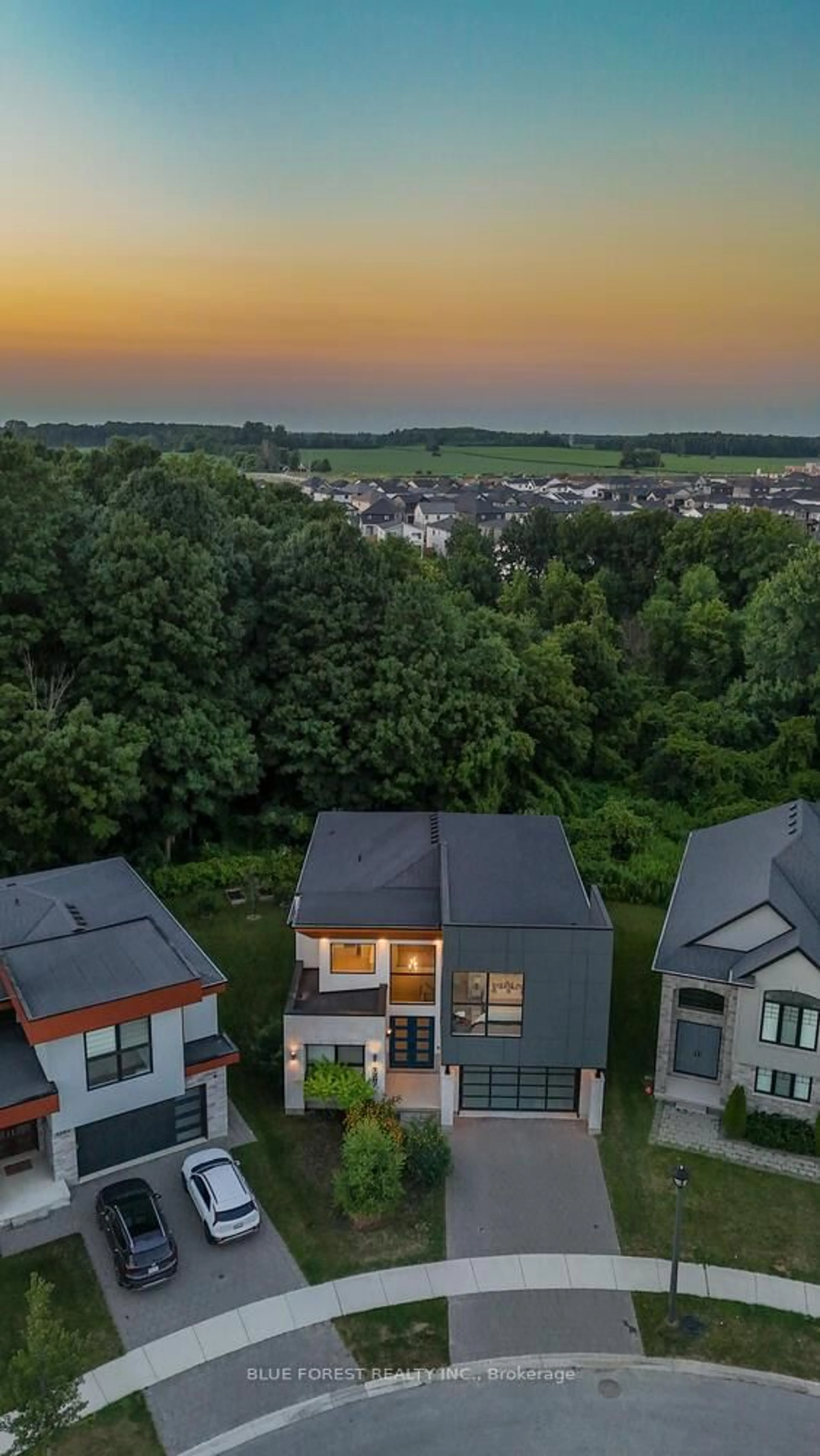 A pic from outside/outdoor area/front of a property/back of a property/a pic from drone, city buildings view from balcony for 1287 Dyer Cres, London North Ontario N6G 0S7