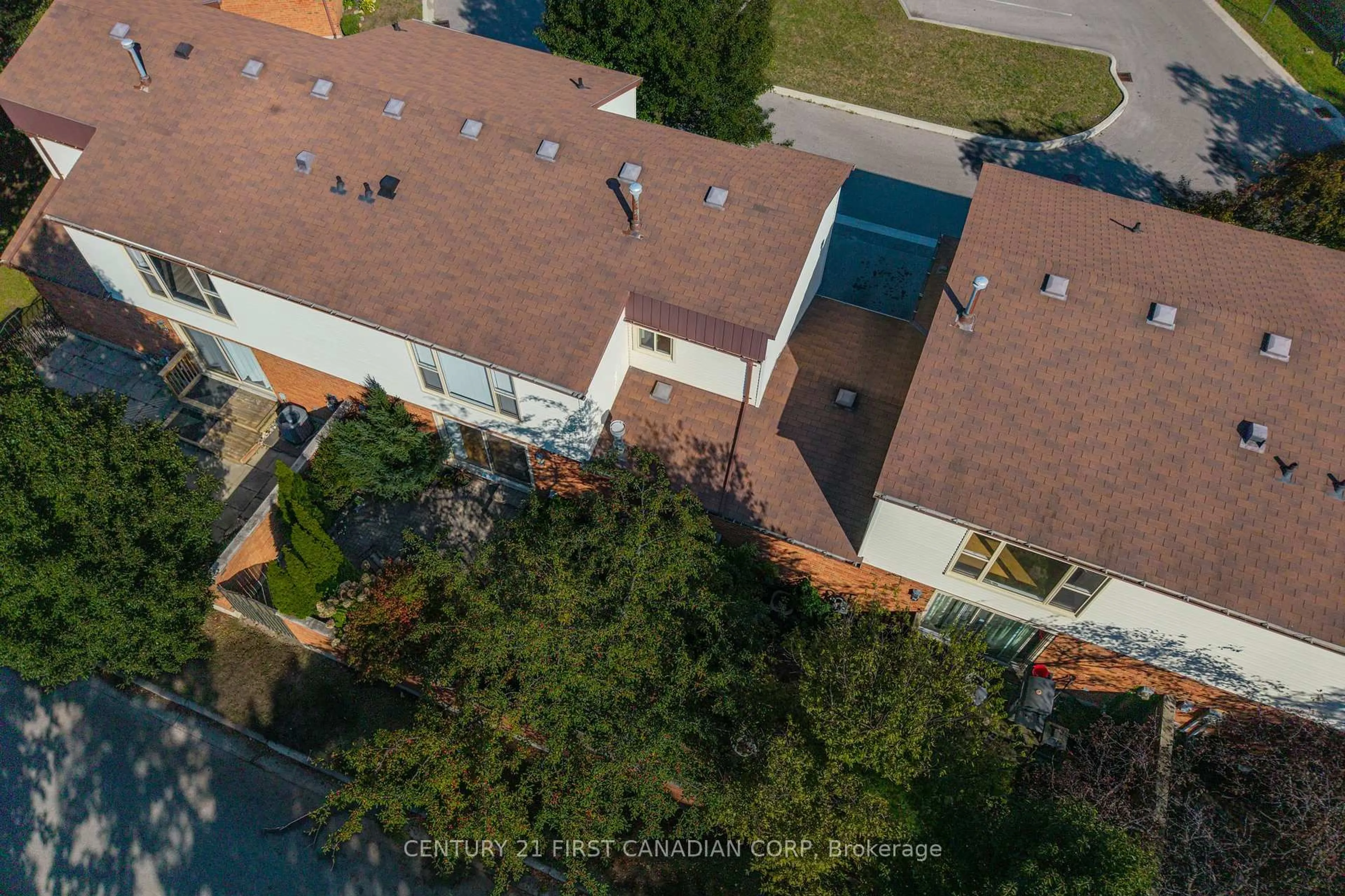 A pic from outside/outdoor area/front of a property/back of a property/a pic from drone, unknown for 770 Fanshawe Park Rd #20, London North Ontario N5X 1L5