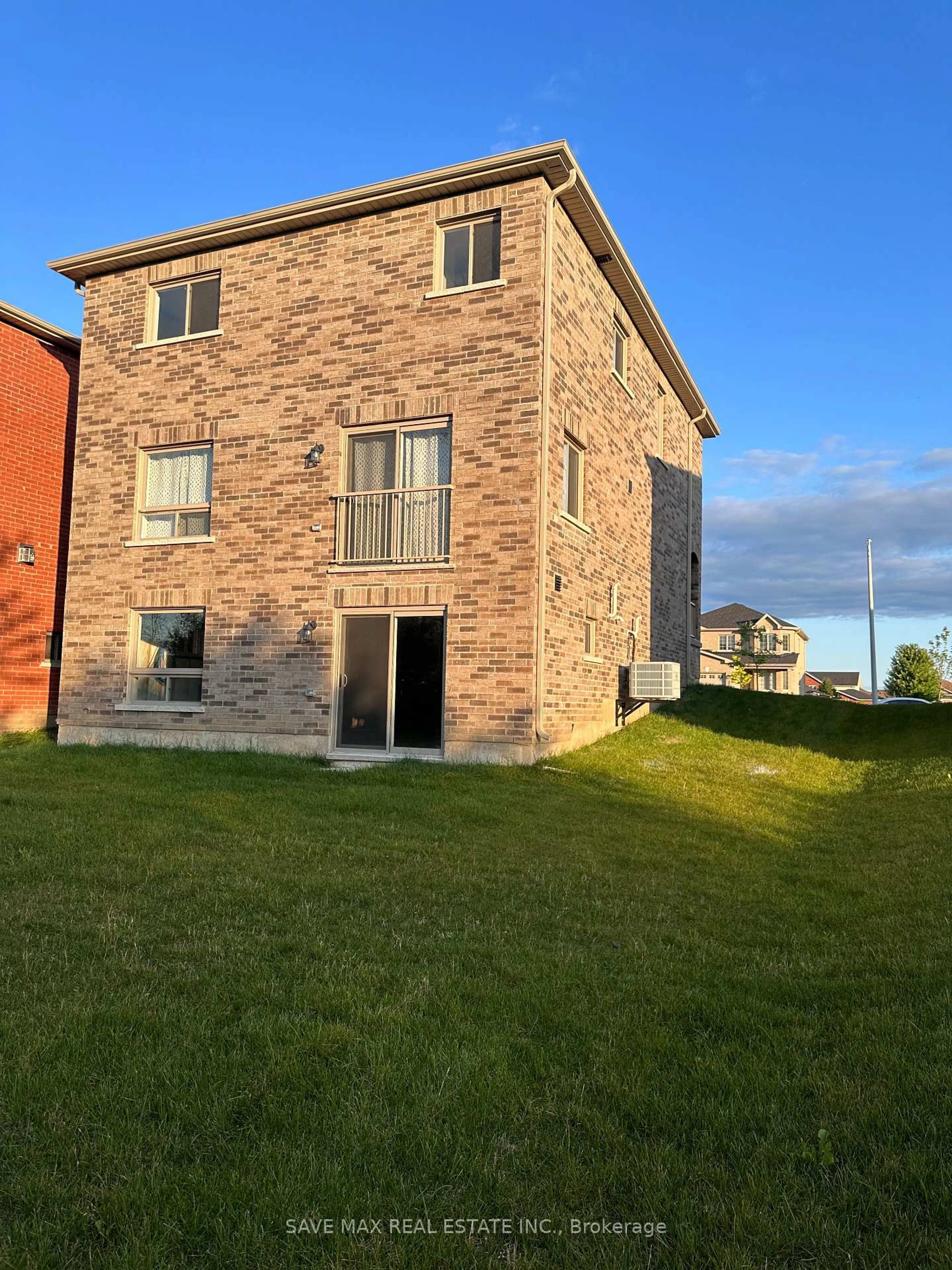 Home with brick exterior material, building for 43 Carew Blvd, Kawartha Lakes Ontario K9V 0P7