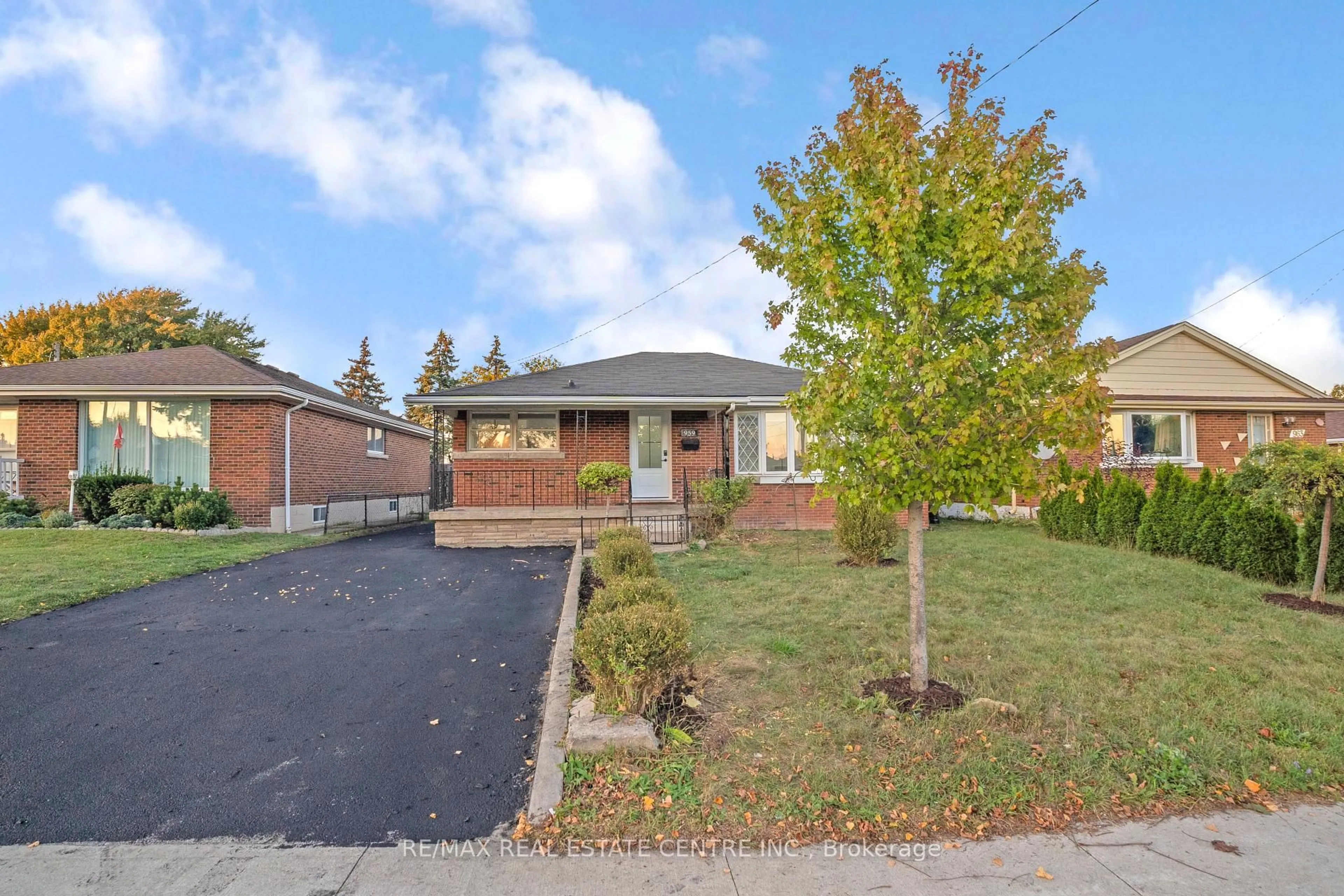 Home with brick exterior material, street for 959 Mohawk Rd, Hamilton Ontario L8T 2R9