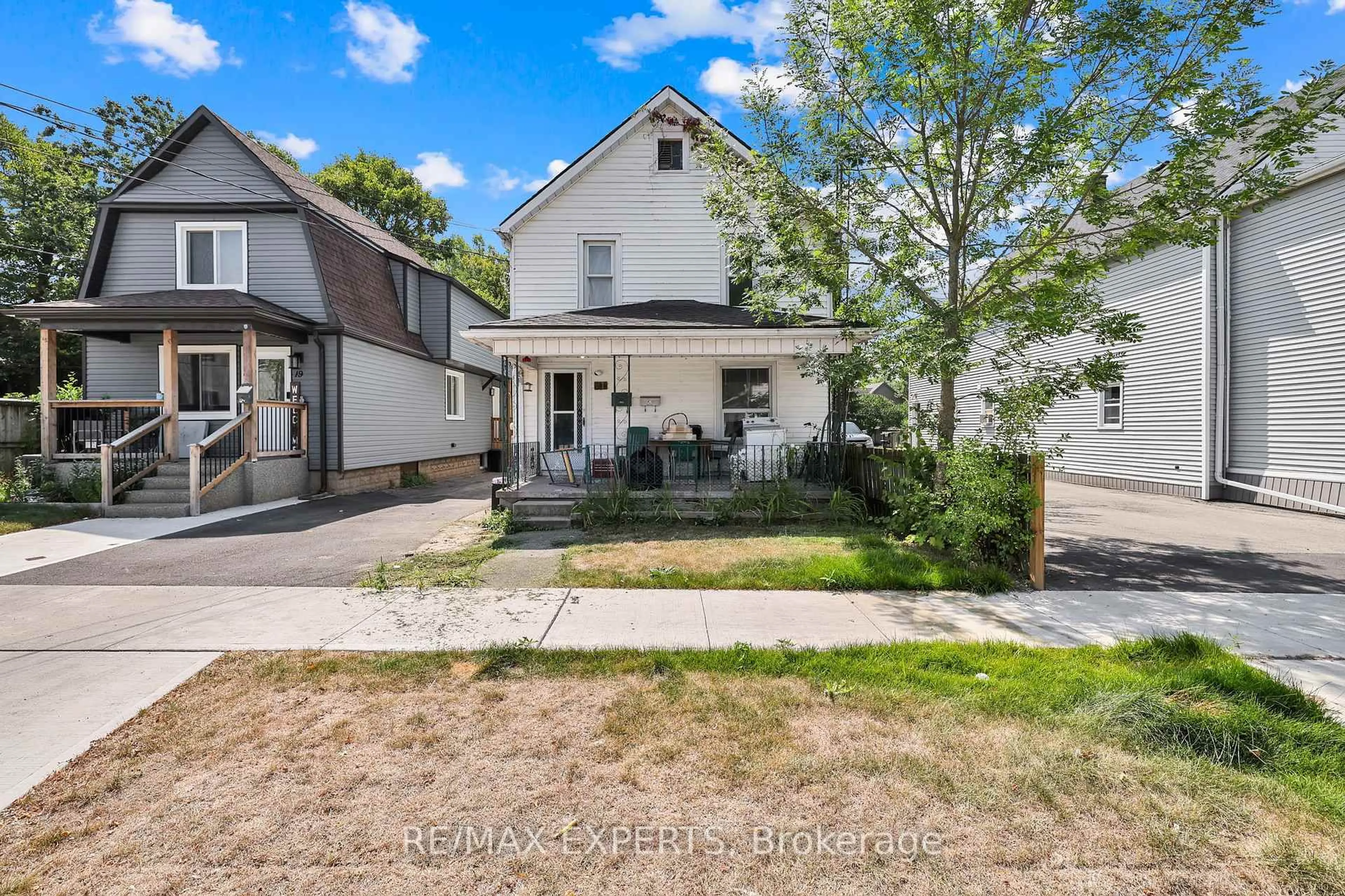 A pic from outside/outdoor area/front of a property/back of a property/a pic from drone, street for 21 Fifth St, Welland Ontario L3B 4Z4