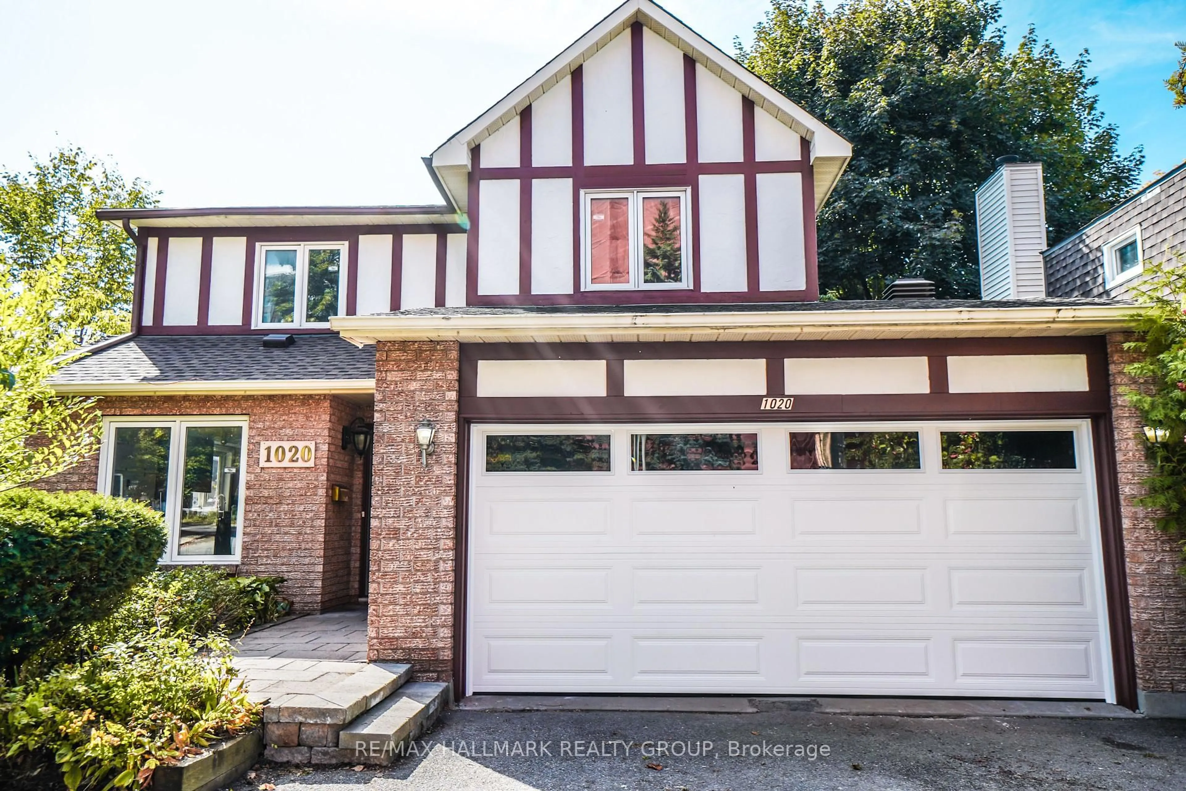 Home with brick exterior material, street for 1020 Grenon Ave, Ottawa Ontario K2B 8L8