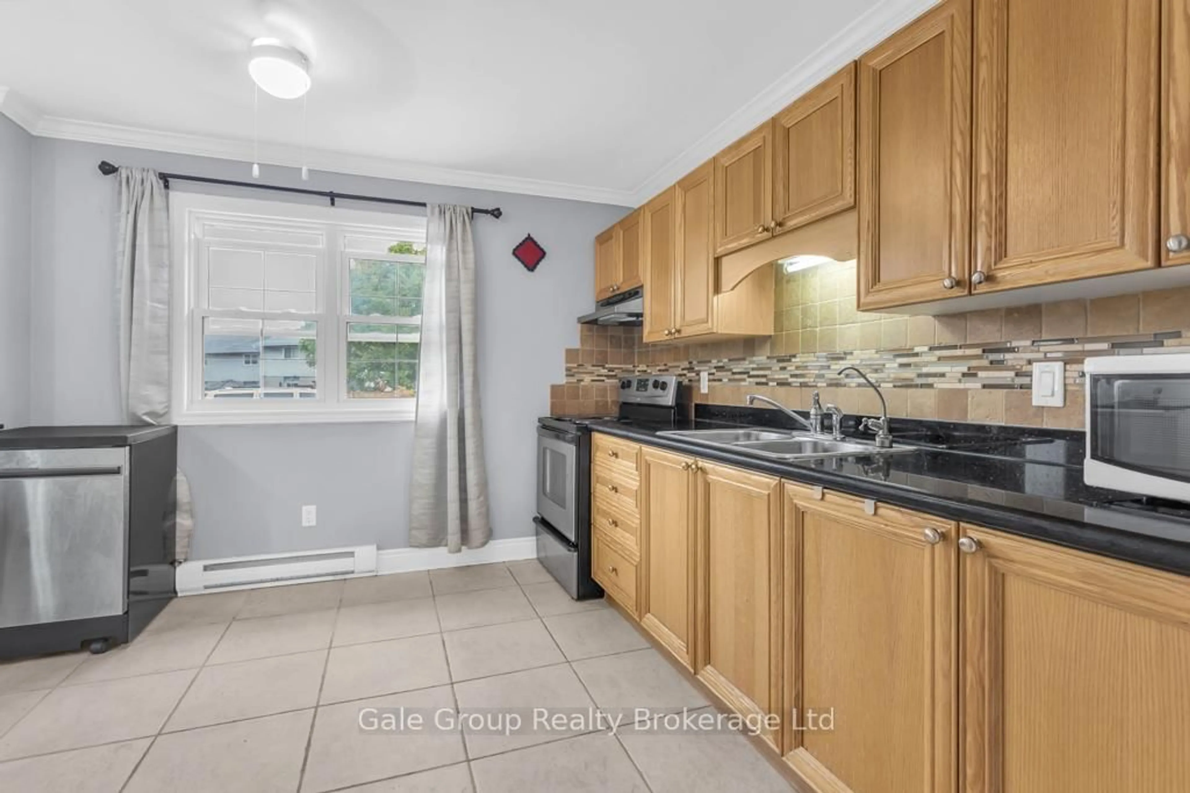 Standard kitchen, ceramic/tile floor for 43 Blandford St #4, Woodstock Ontario N4S 7H7