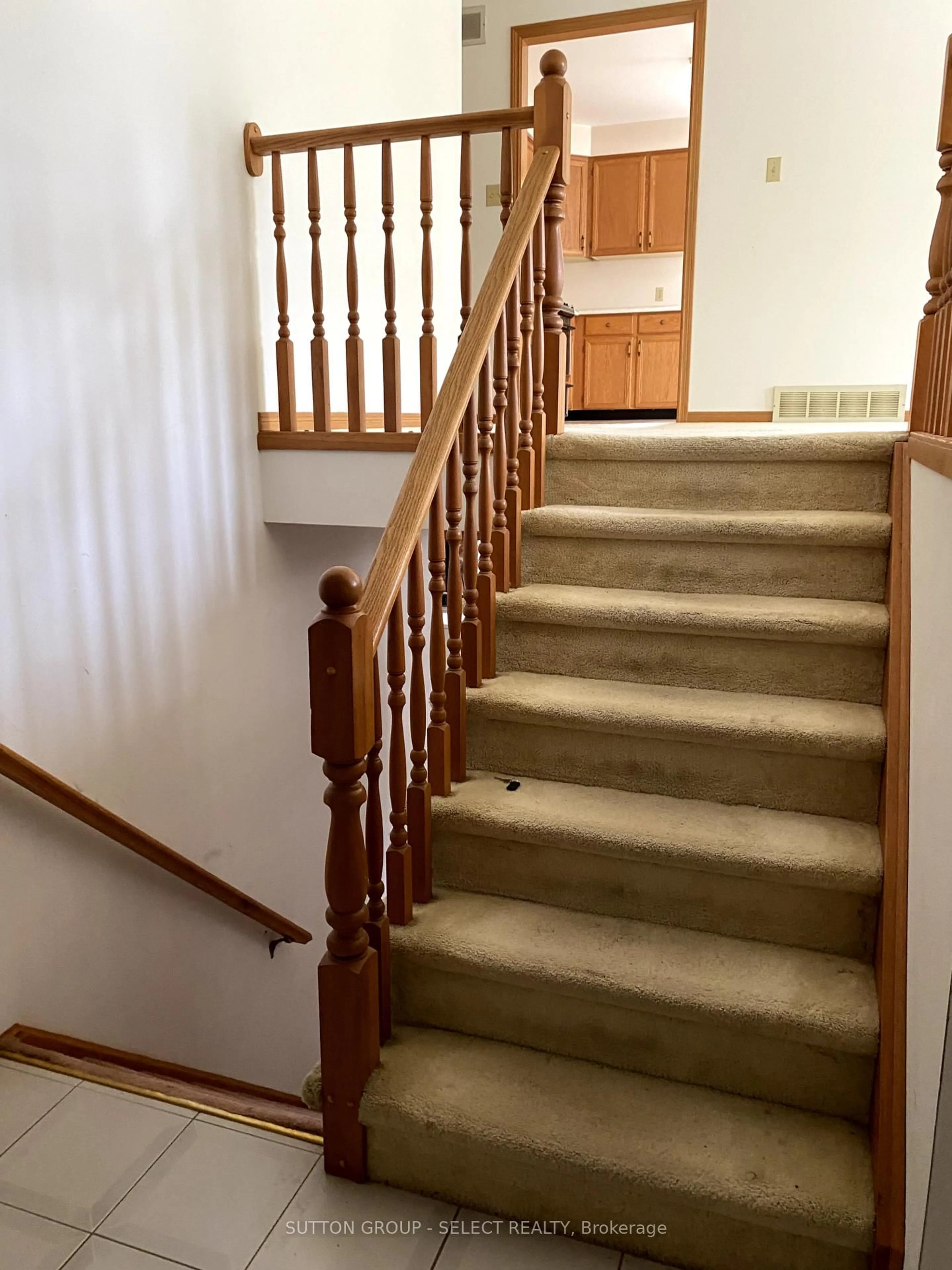 Stairs for 8579 Glendon Dr, Strathroy-Caradoc Ontario N0L 1W0