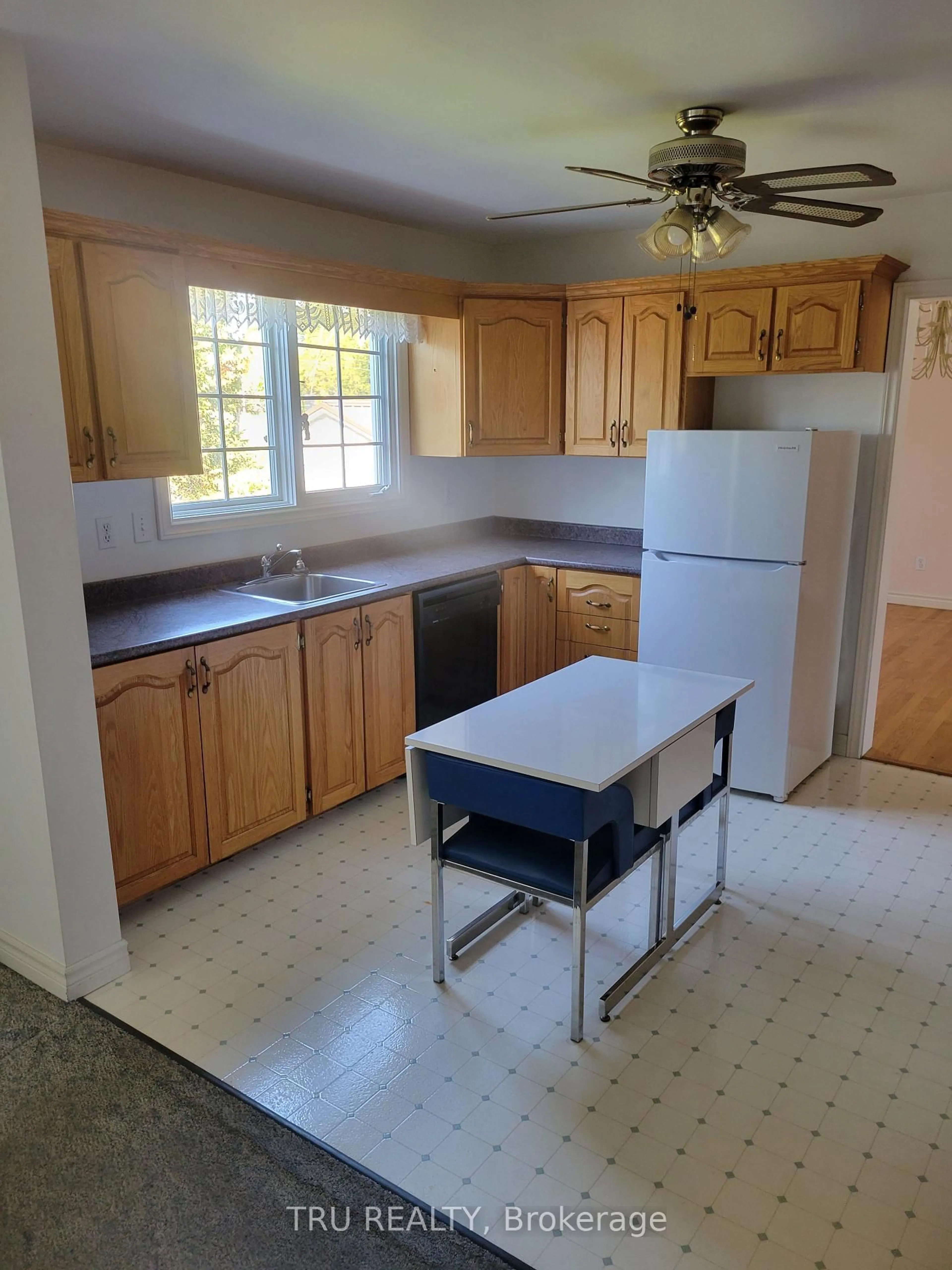 Standard kitchen, unknown for 15 George Ave, Perth Ontario K7H 2Y7