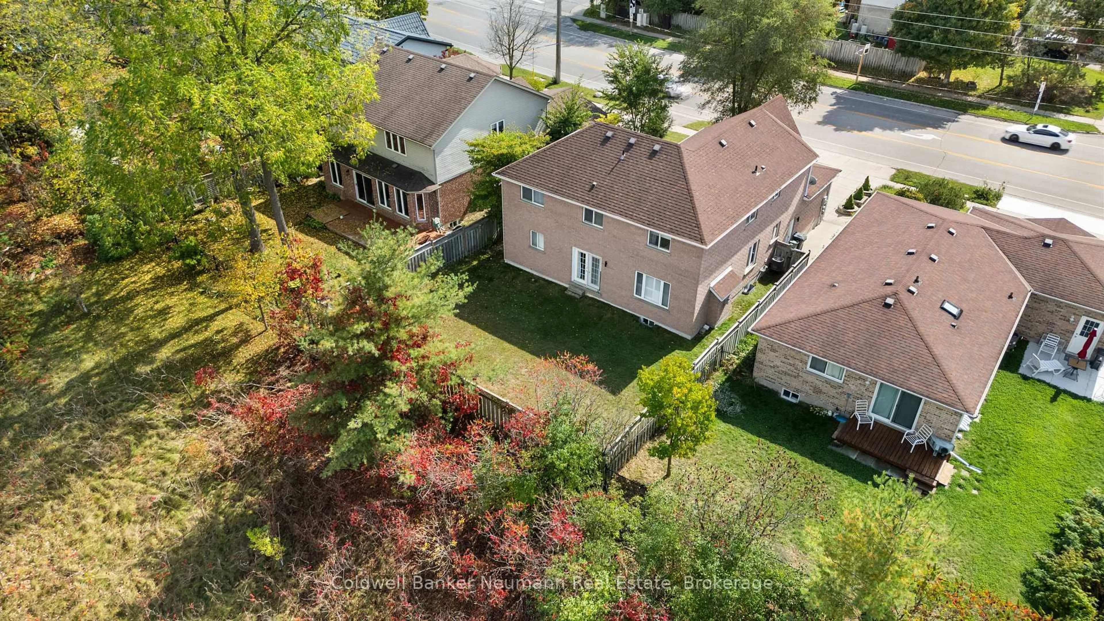 A pic from outside/outdoor area/front of a property/back of a property/a pic from drone, street for 282 Imperial Rd, Guelph Ontario N1K 1V5