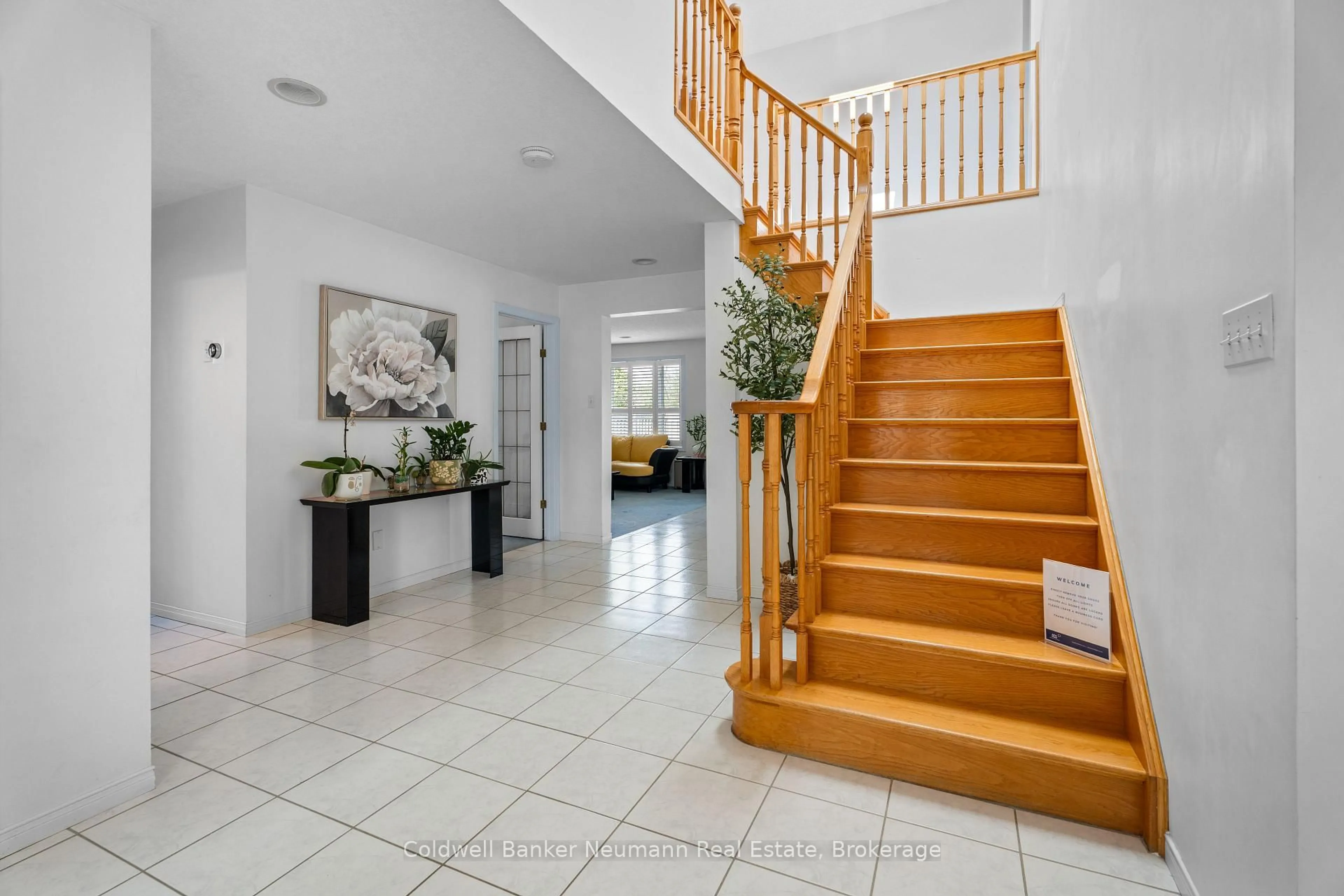 Indoor foyer for 282 Imperial Rd, Guelph Ontario N1K 1V5