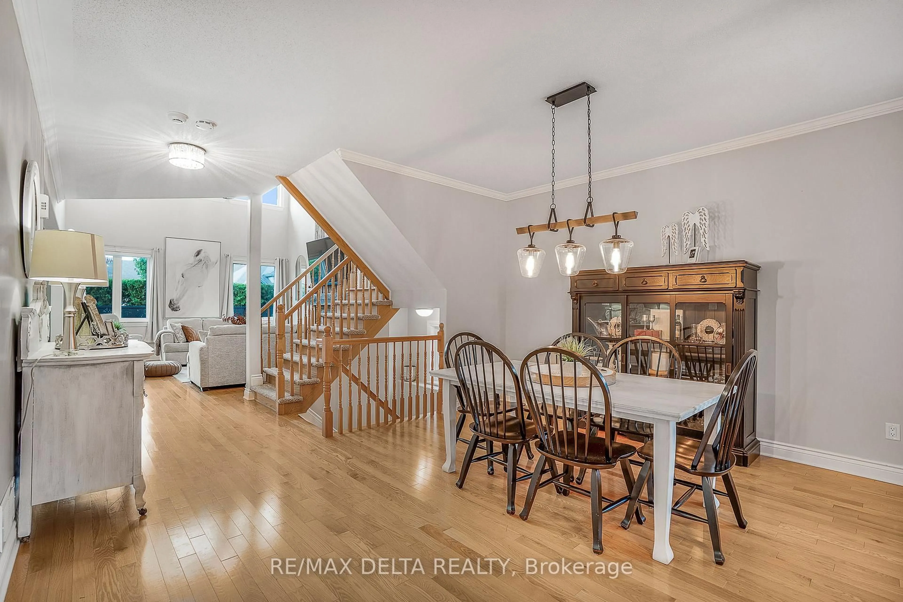 Dining room, wood/laminate floor for 390 Mercury St, Clarence-Rockland Ontario K4K 0G7