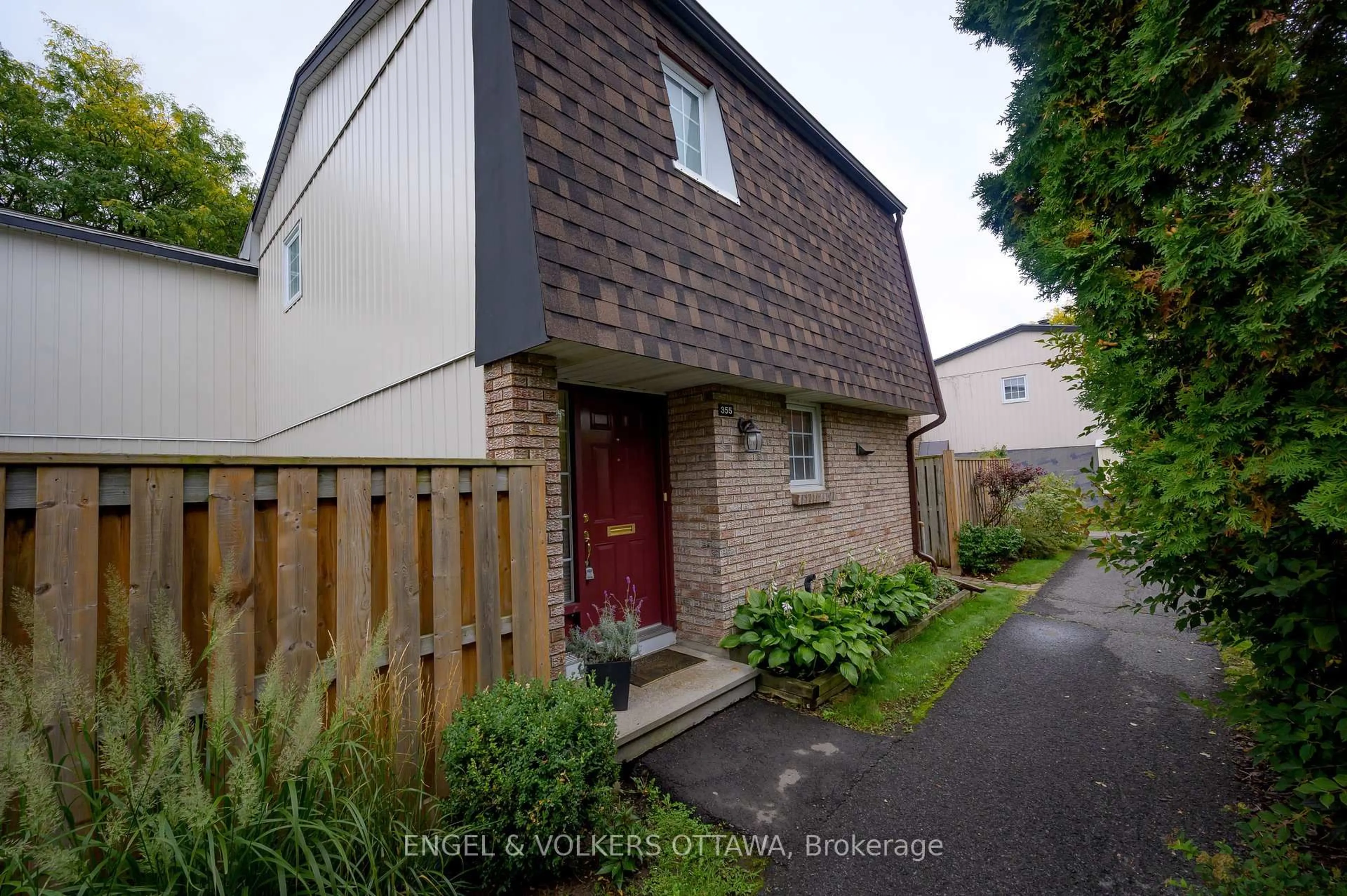 A pic from outside/outdoor area/front of a property/back of a property/a pic from drone, street for 355 Kintyre Private, Ottawa Ontario K2C 3M6