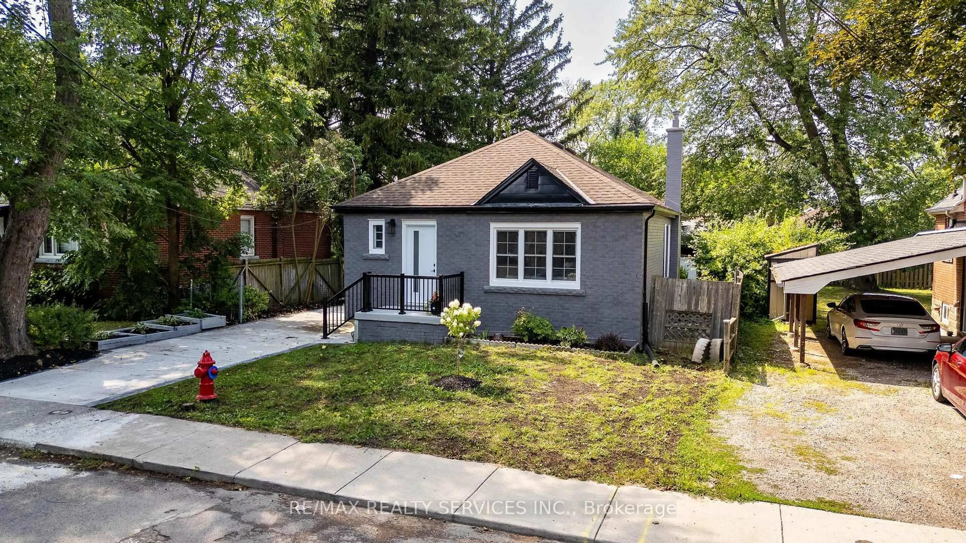 Home with vinyl exterior material, street for 74 West 3rd St, Hamilton Ontario L9C 3K3