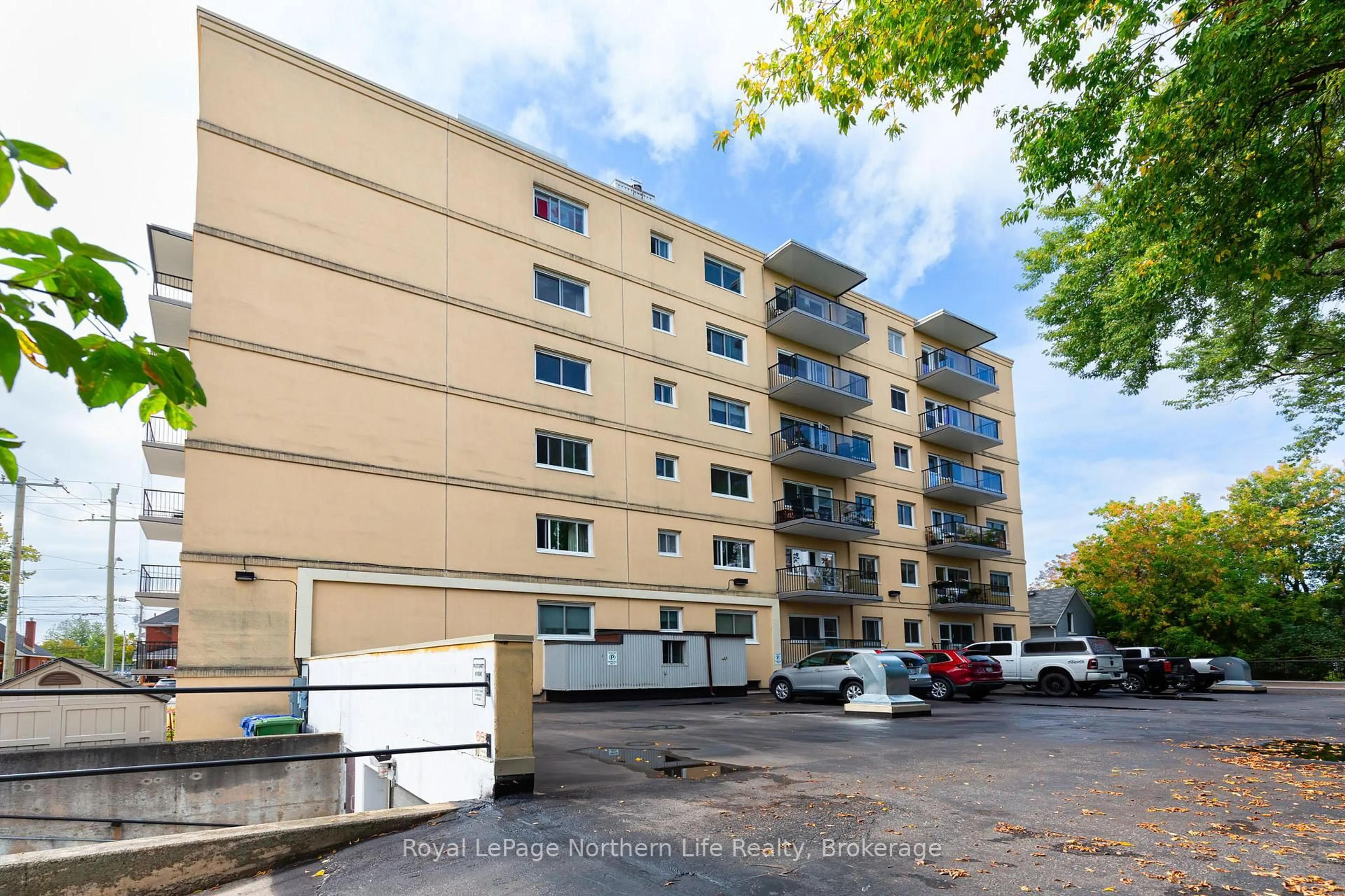 Unknown for 810 Main St #204, North Bay Ontario P1B 2V9