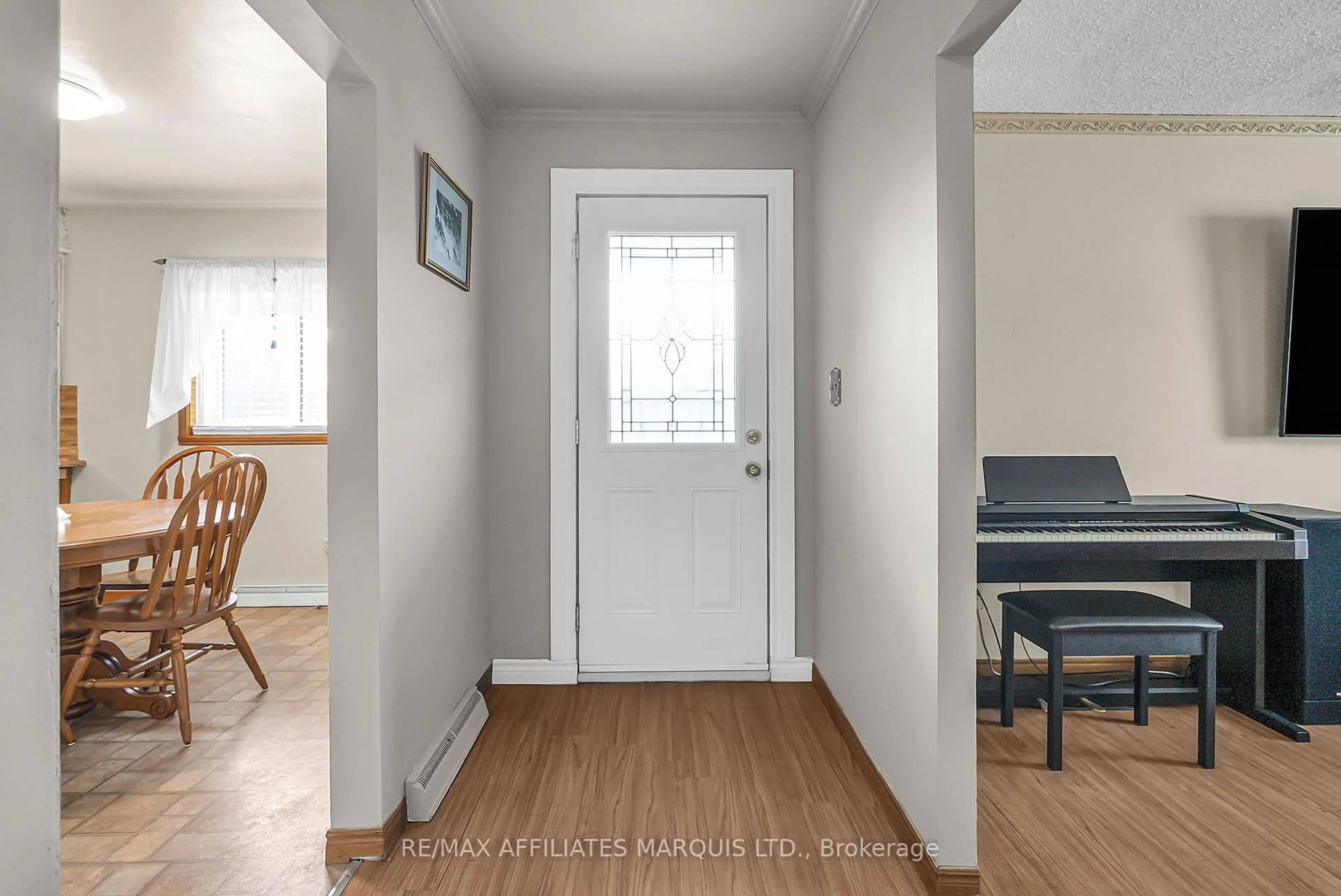 Indoor entryway for 116 Lottie Ave, Cornwall Ontario K6J 3M4