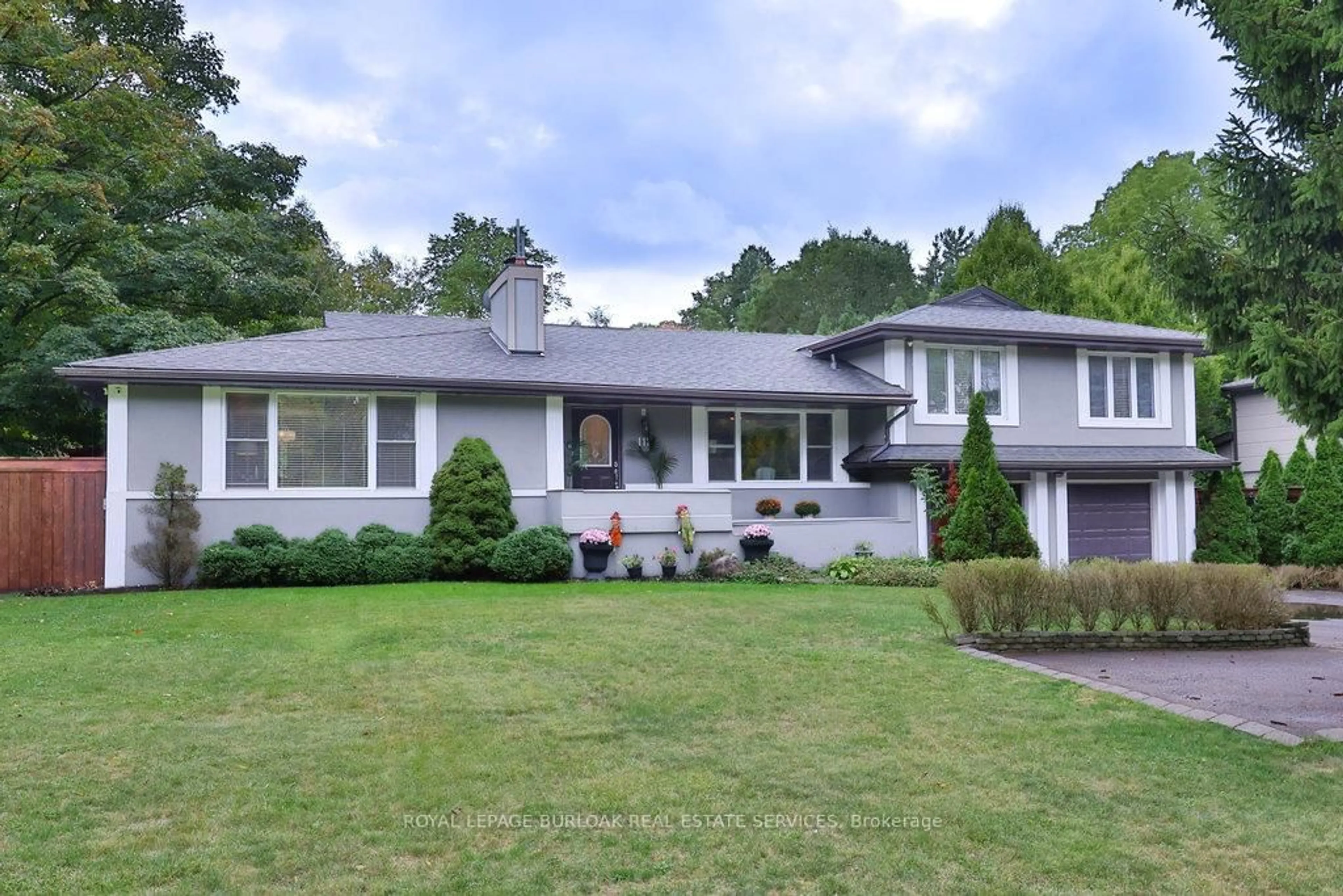 Home with vinyl exterior material, street for 112 Sulphur Springs Rd, Hamilton Ontario L9G 1M1