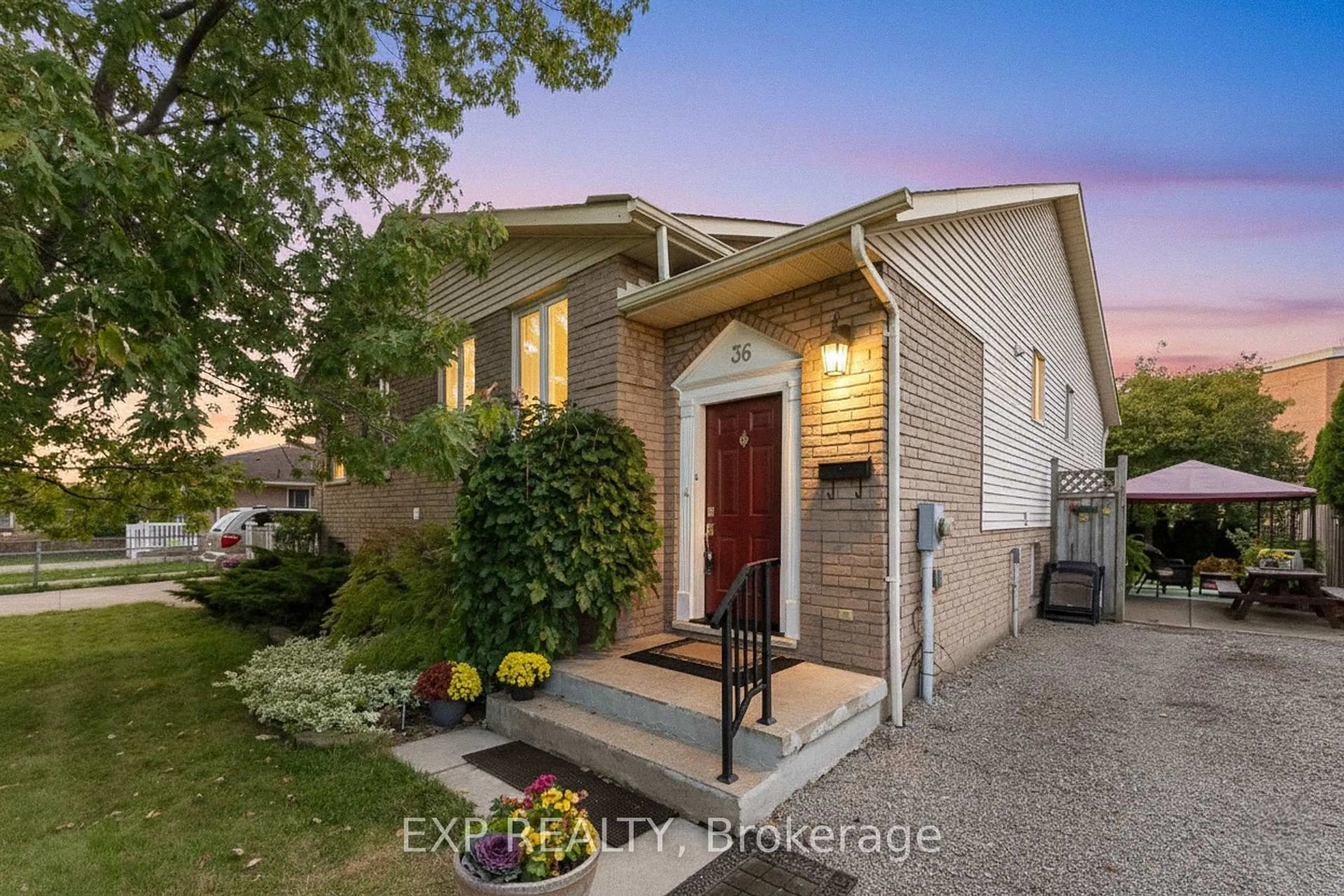 Unknown for 36 Vintage Cres, St. Catharines Ontario L2S 3C6