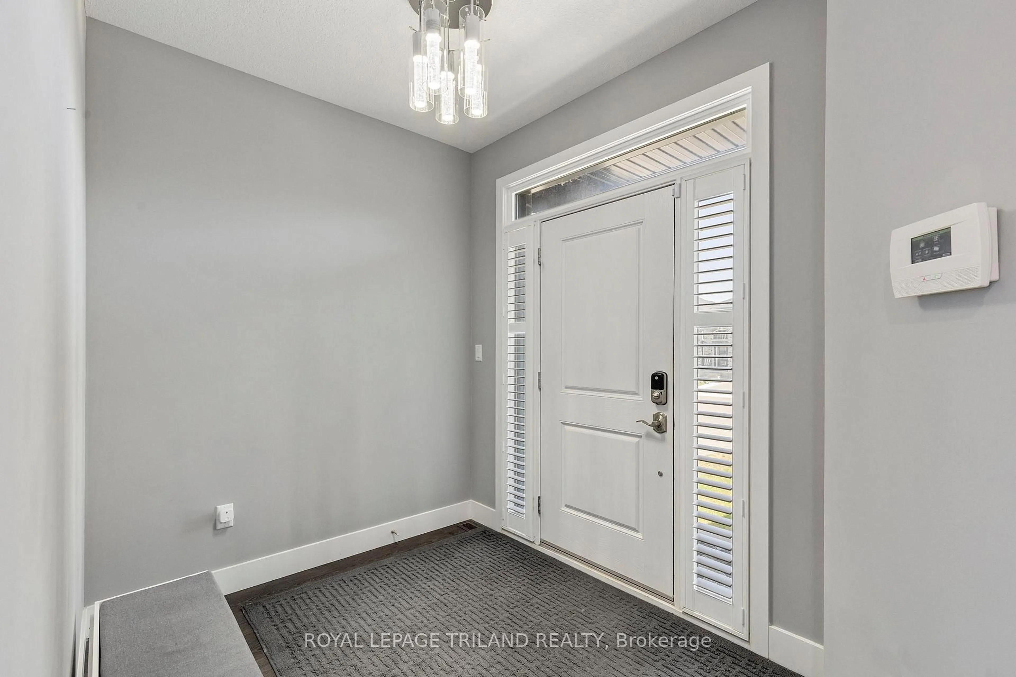 Indoor entryway for 1573 Drew St, London East Ontario N5V 0C3