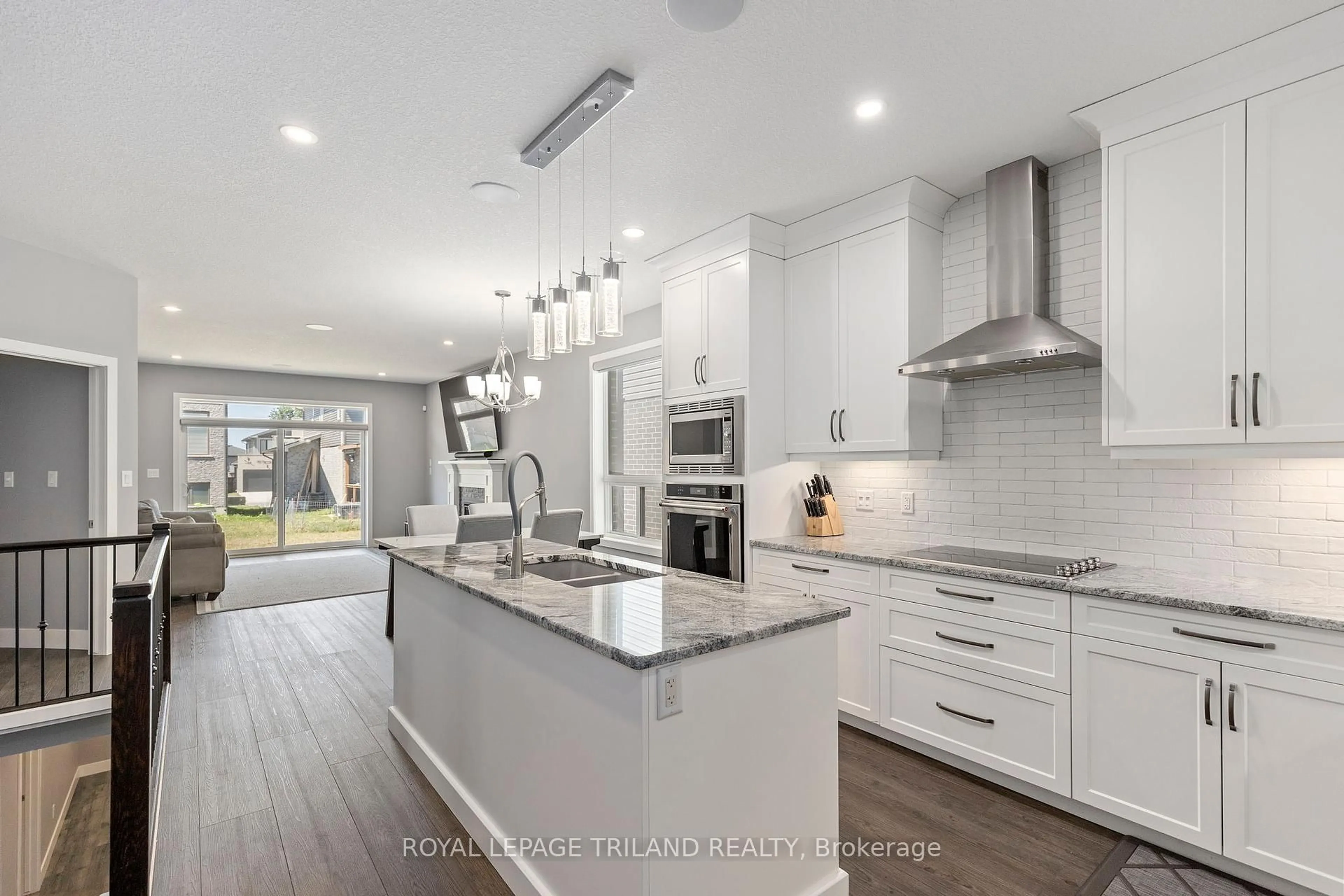Open concept kitchen, ceramic/tile floor for 1573 Drew St, London East Ontario N5V 0C3