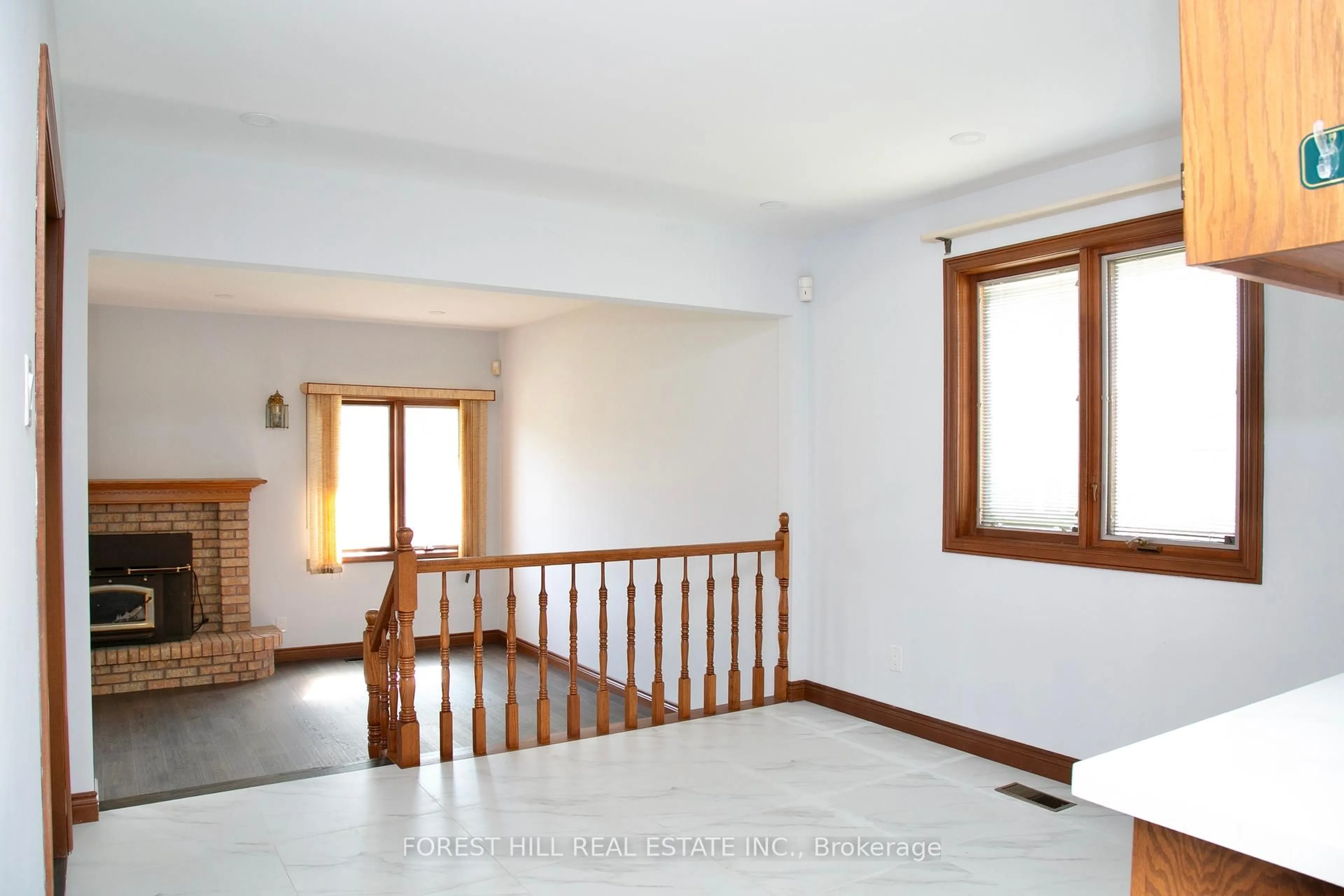 Indoor foyer for 2755 Lionel Dr, Windsor Ontario N8X 4X5