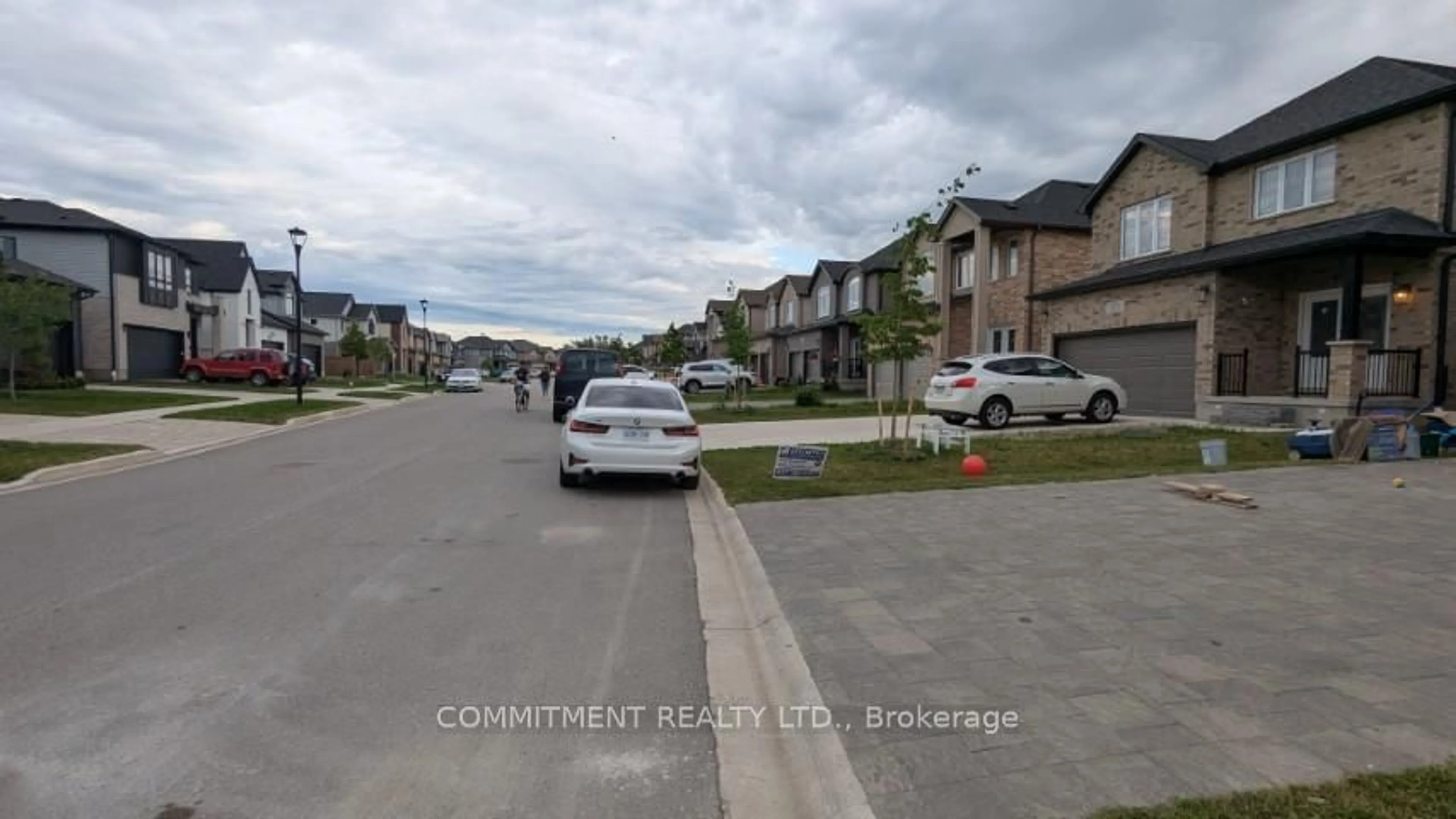 Blurry image for 3052 DOYLE Dr, London South Ontario N6M 0G9
