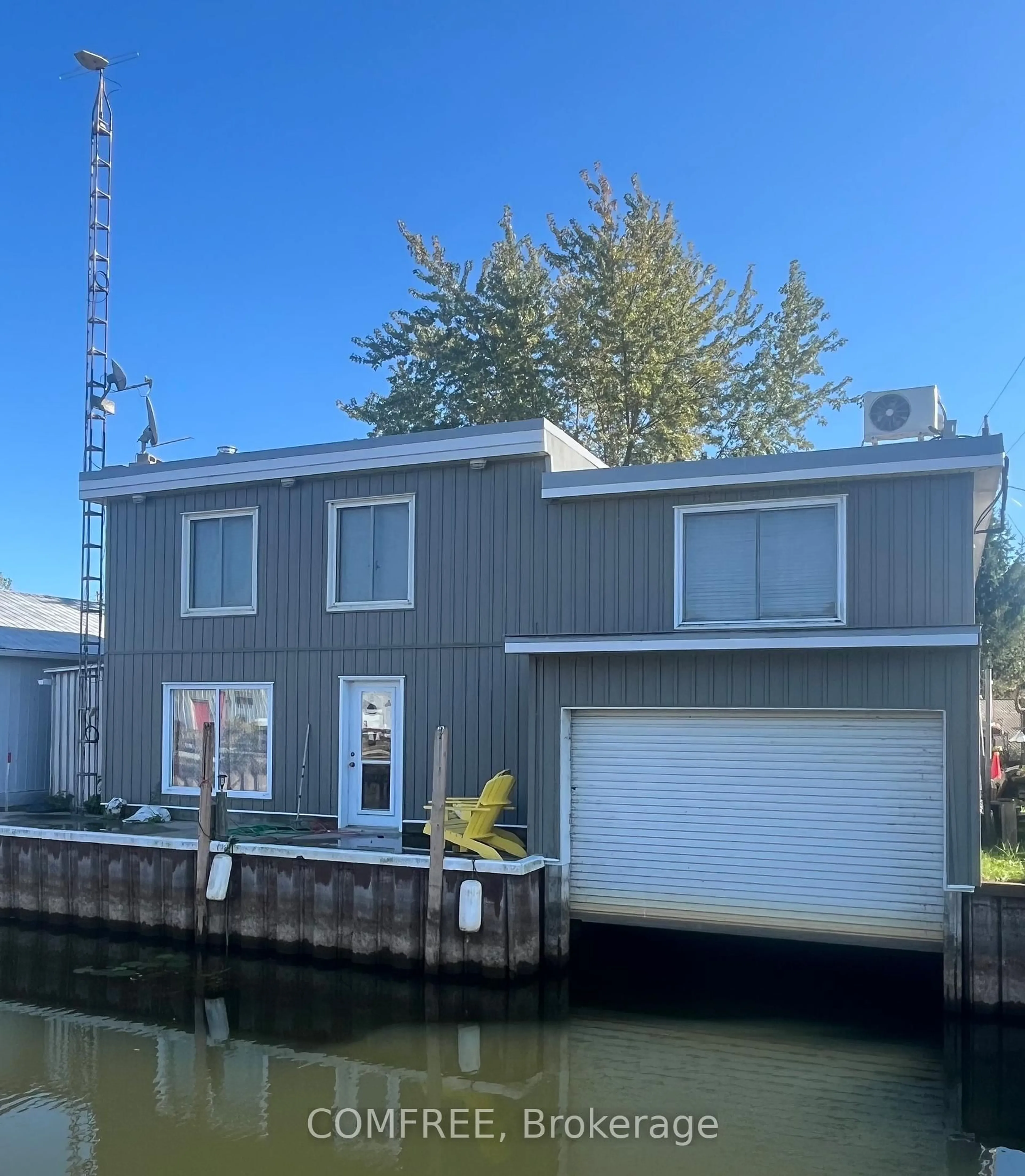Home with vinyl exterior material, water/lake/river/ocean view for 40 Rear Erie Blvd, Norfolk Ontario N0E 1M0