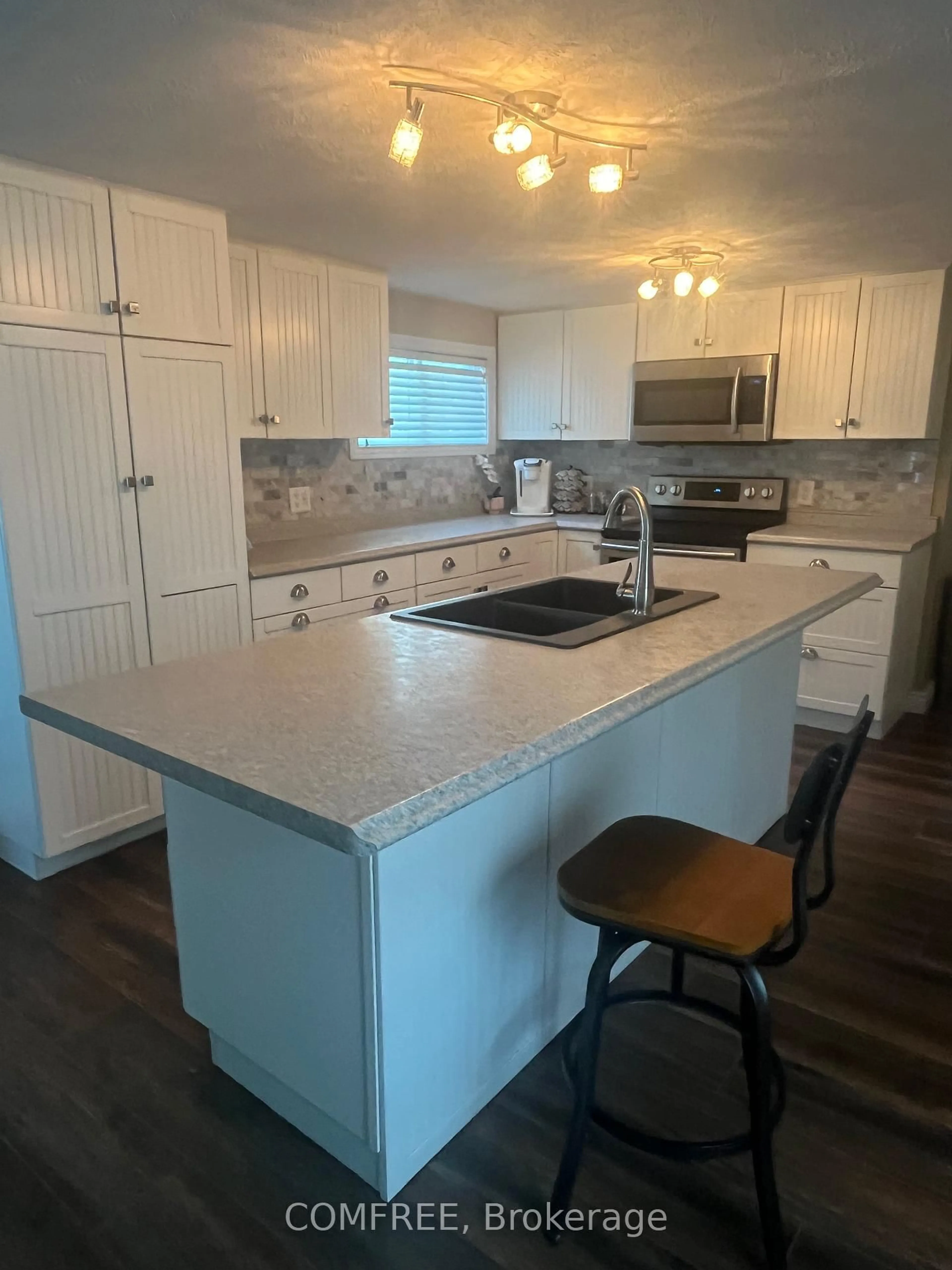 Open concept kitchen, unknown for 40 Rear Erie Blvd, Norfolk Ontario N0E 1M0