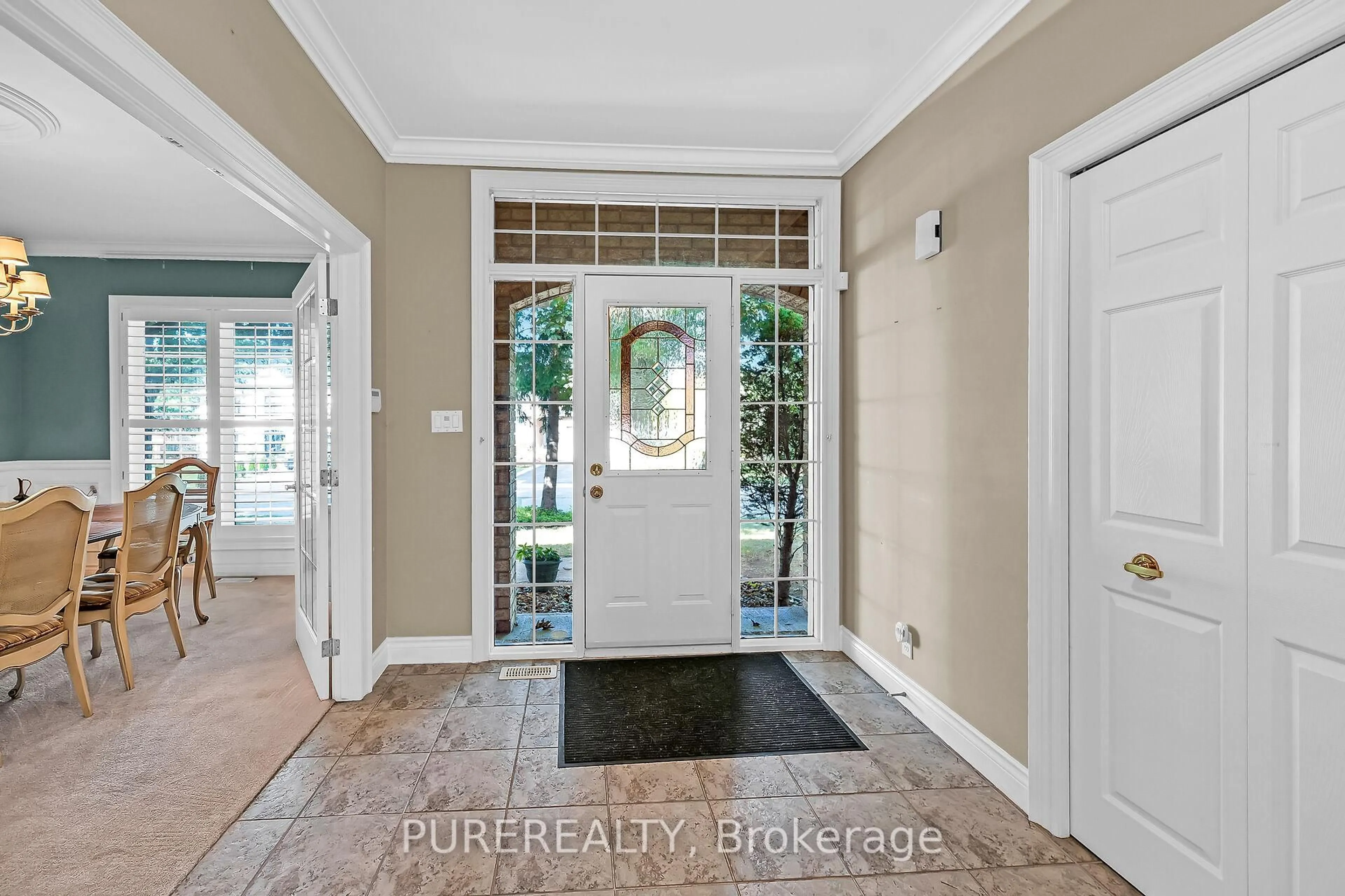 Indoor entryway for 223 Greenbriar Rd, Hamilton Ontario L9G 3V9