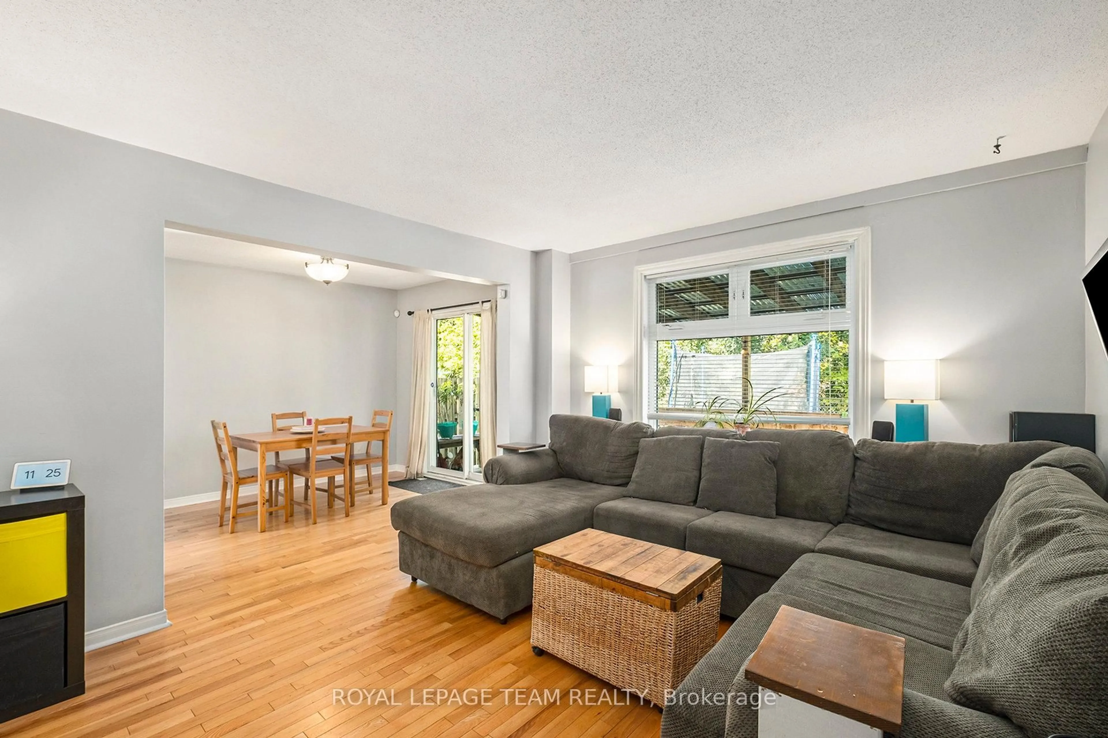 Living room with furniture, unknown for 9 Glacier St, Ottawa Ontario K2J 2M7