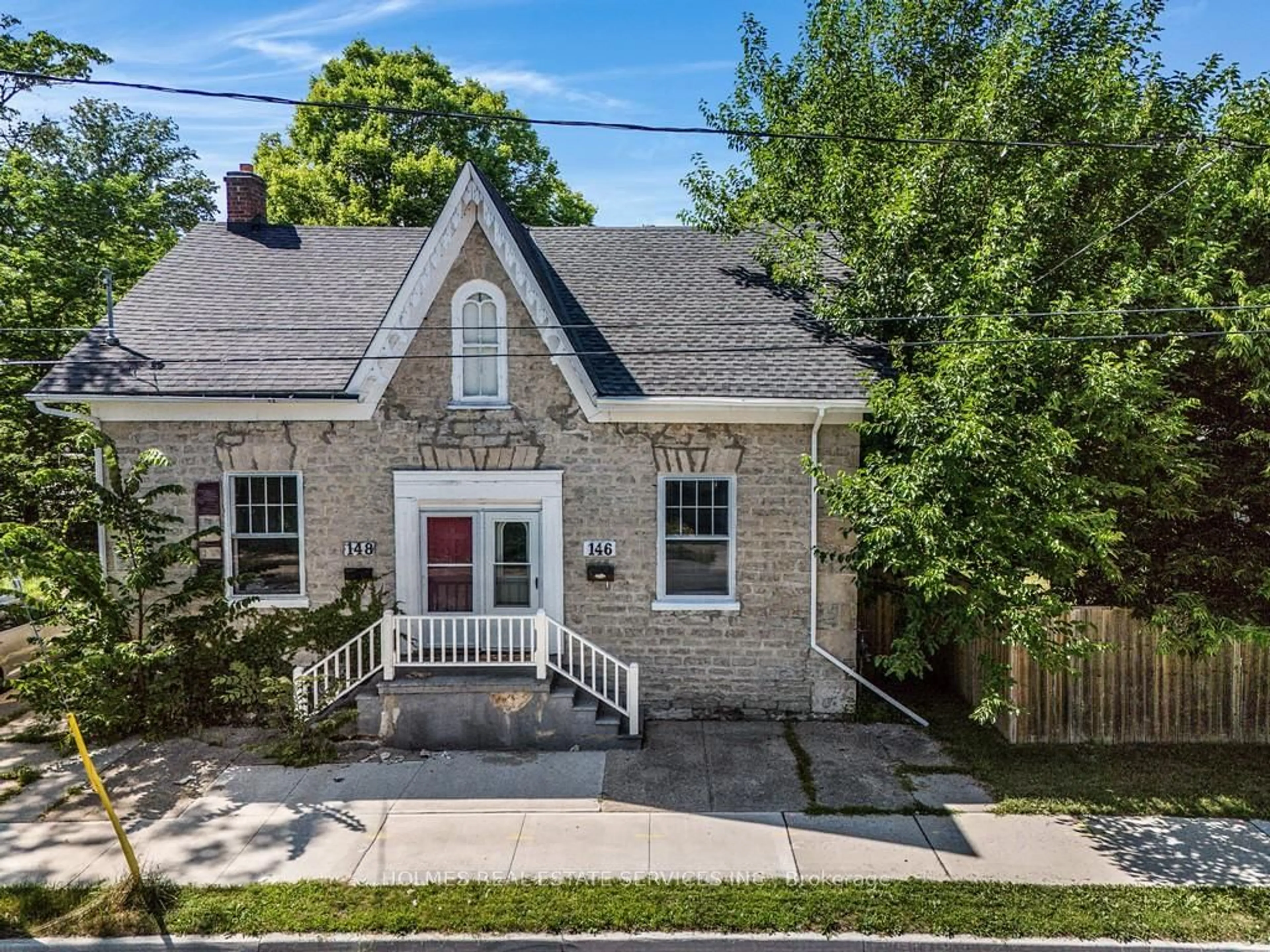 A pic from outside/outdoor area/front of a property/back of a property/a pic from drone, street for 146 Westminster Dr, Cambridge Ontario N3H 1S8